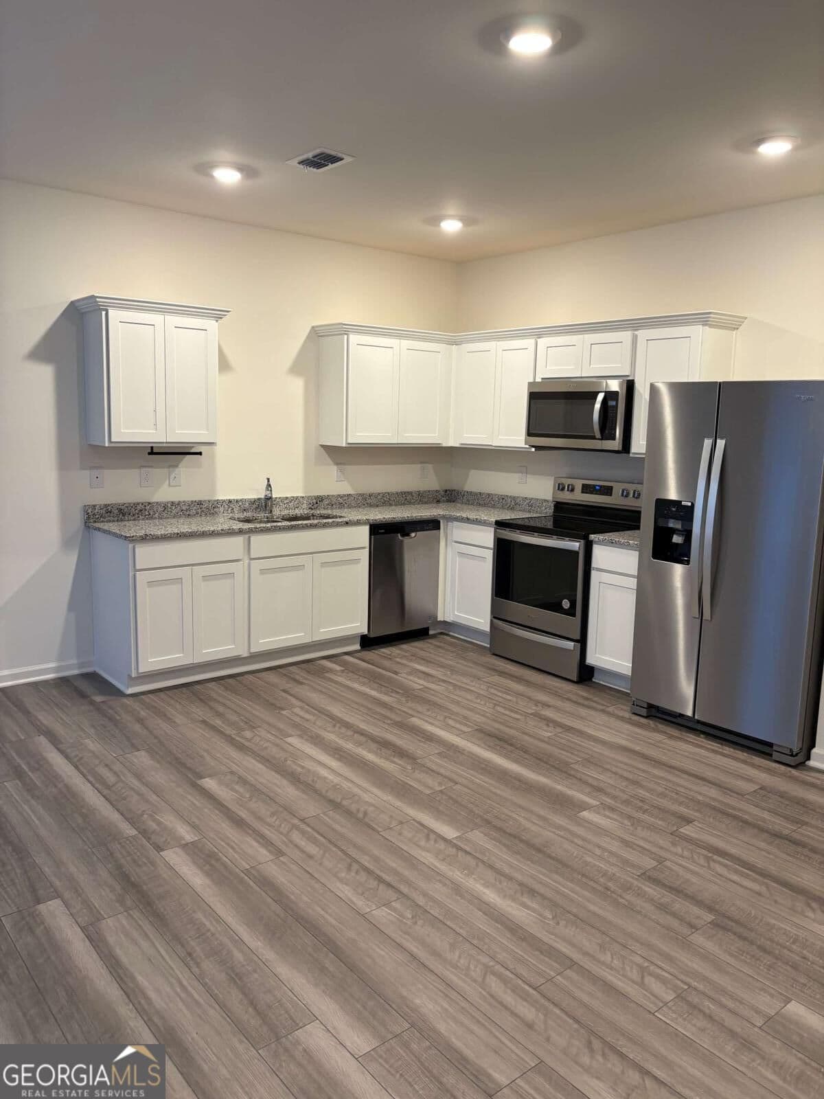 3 bedroom, 2.5 bathroom townhouse for sale at 24 Kielder Drive, Winder, GA 30680 — photo 3