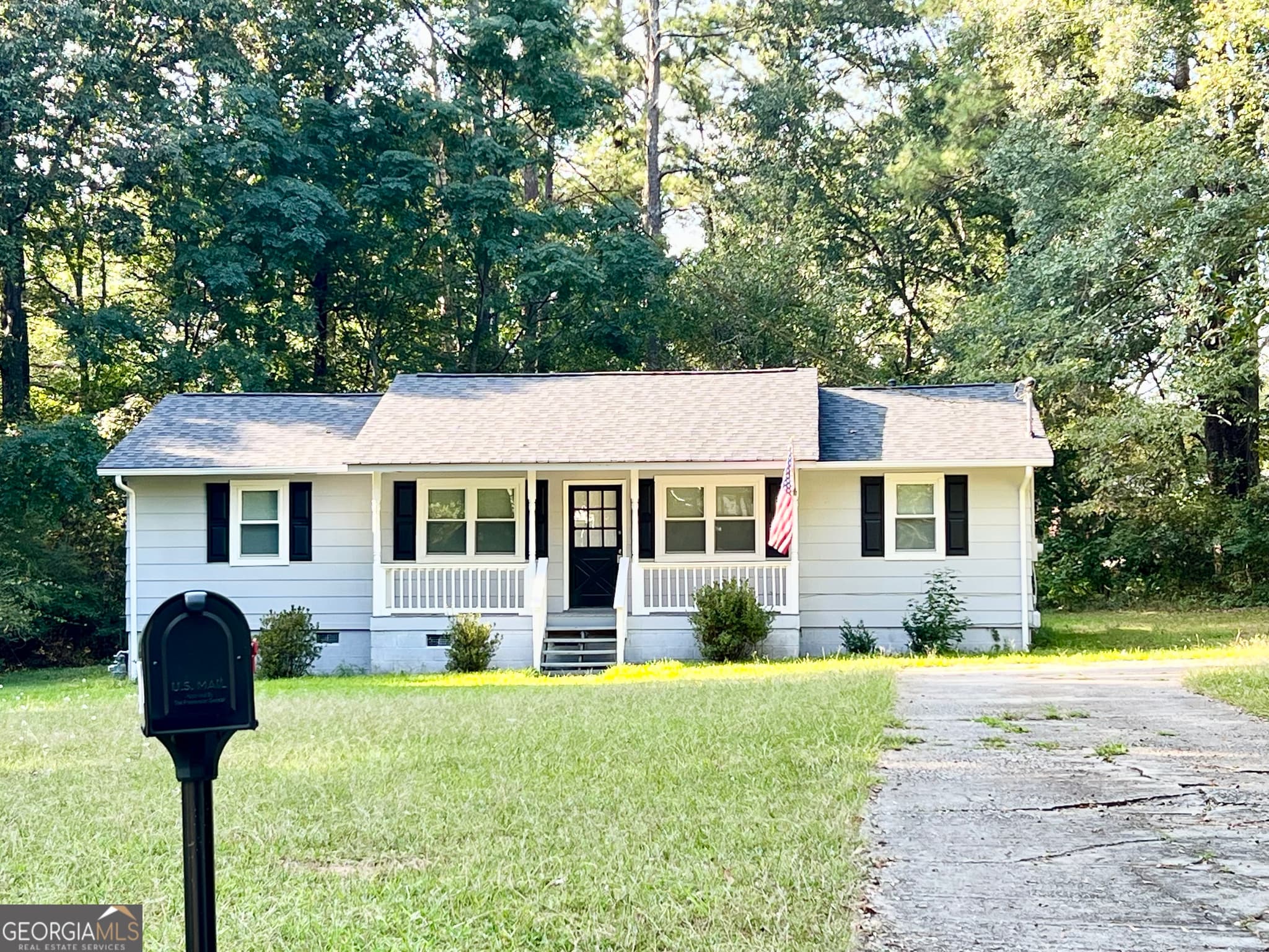 4 bedroom, 2 bathroom, 1,152 sq ft single family residence for rent at 207 Custer Circle, Griffin, GA 30223 for $1,700 a month — photo 1 of 1