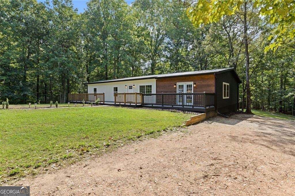 4 bedroom, 2.5 bathroom, 1,972 sq ft single family residence for sale at 681 Pumpkinvine Road, Acworth, GA 30101 — photo 3