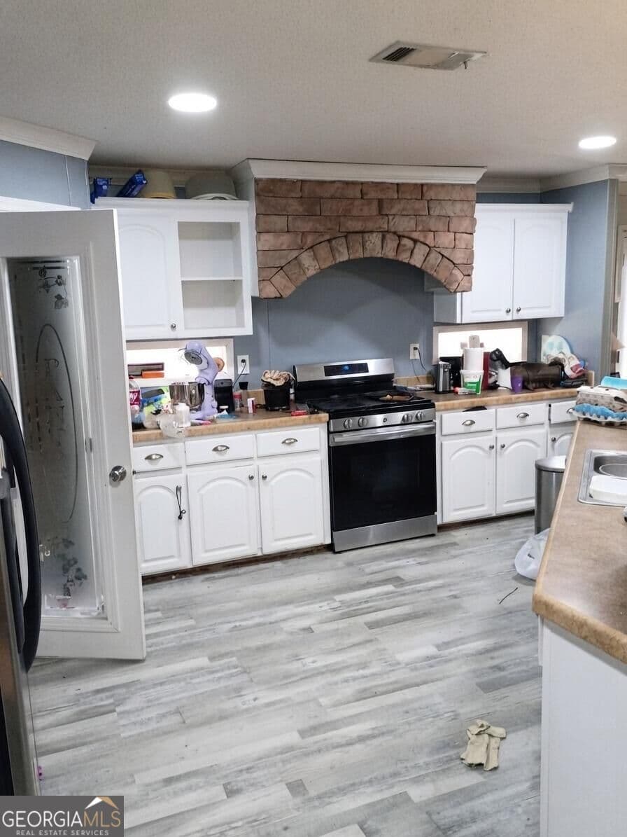 4 bedroom, 2 bathroom, 2,432 sq ft manufactured home,single family residence under contract at 361 James Knight Road, Jesup, GA 31545 — photo 4