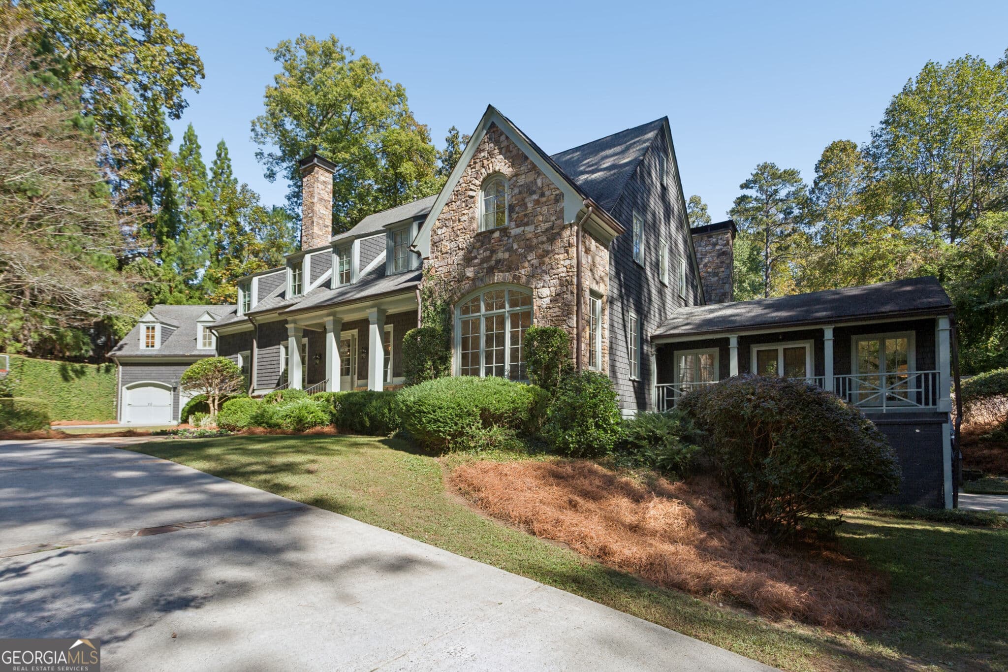 6 bedroom, 6.5 bathroom, 5,282 sq ft single family residence for sale at 4065 Beechwood Drive, Atlanta, GA 30327 — photo 3