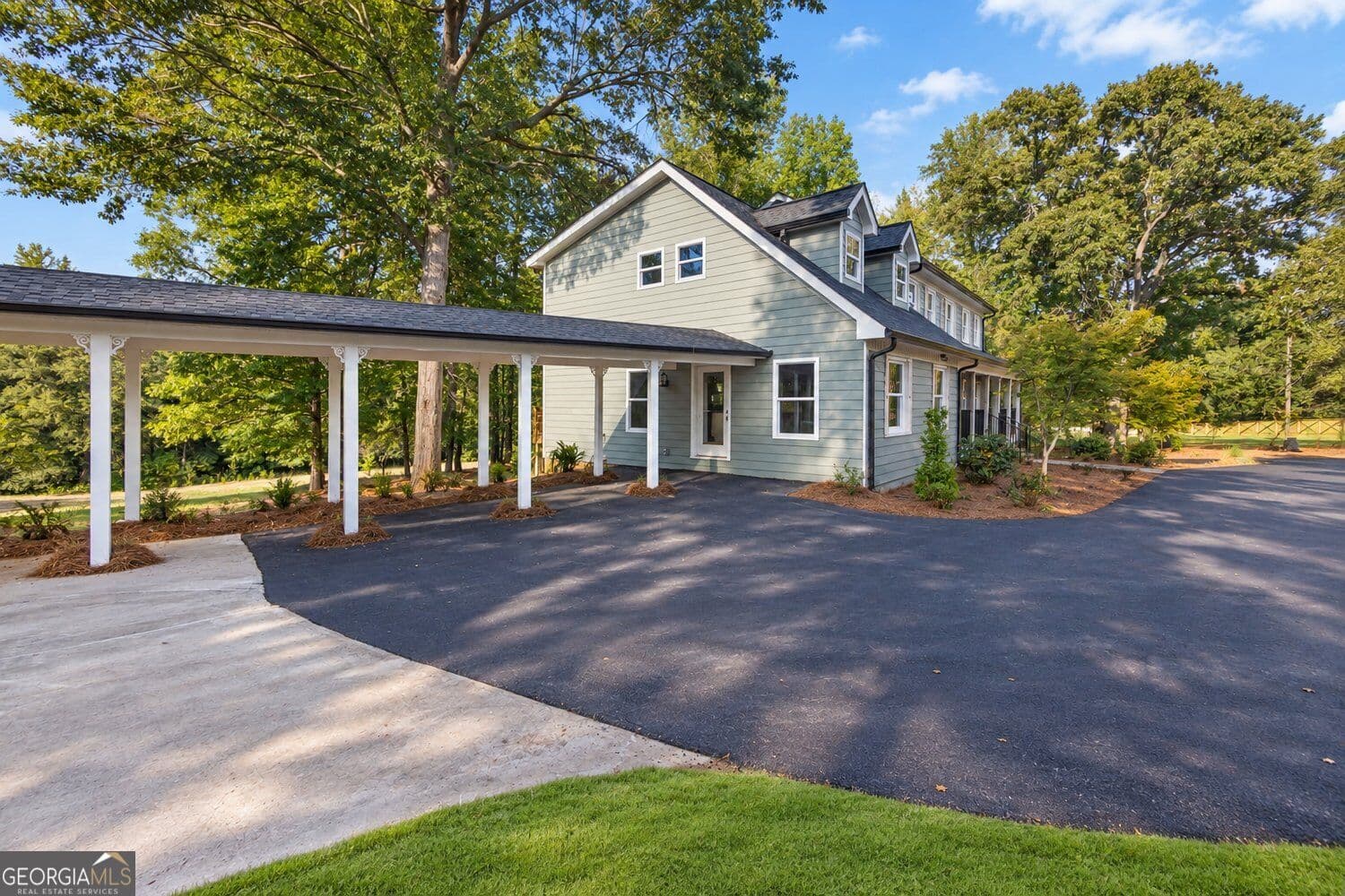 7 bedroom, 5.5 bathroom, 6,000 sq ft single family residence for sale at 287 Rising Star Road, Fayetteville, GA 30215 — photo 4