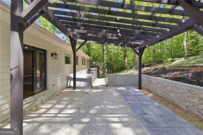 3 bedroom, 2 bathroom, 2,026 sq ft single family residence for sale at 562 Hidden Hills Court, Marietta, GA 30066 — photo 10
