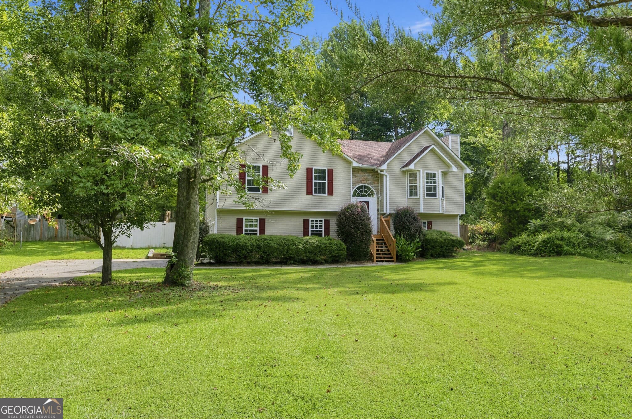 3 bedroom, 2 bathroom, 1,883 sq ft single family residence for sale at 285 Pine Needle Trail, Villa Rica, GA 30180 — photo 2