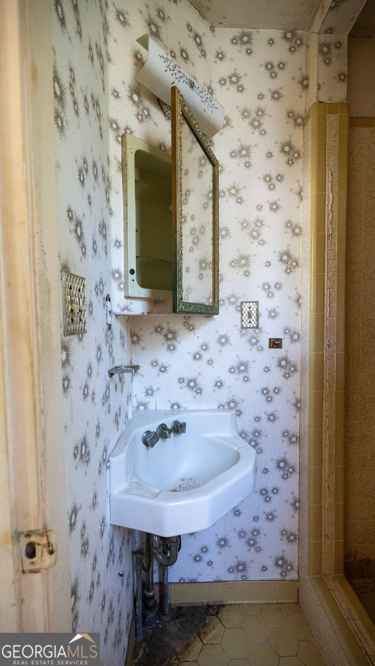 3 bedroom, 2 bathroom, 1,450 sq ft single family residence for sale at 204 Commonwealth Avenue, Port Wentworth, GA 31407 — photo 6