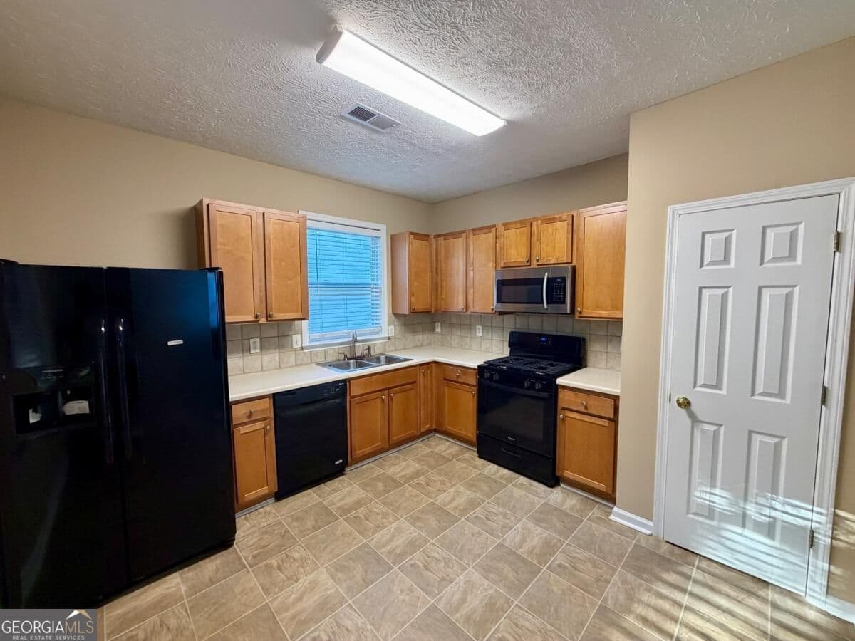 3 bedroom, 2.5 bathroom, 2,074 sq ft single family residence for rent at 7312 Taloga Lane, Union City, GA 30291 for $1,895 a month — photo 9