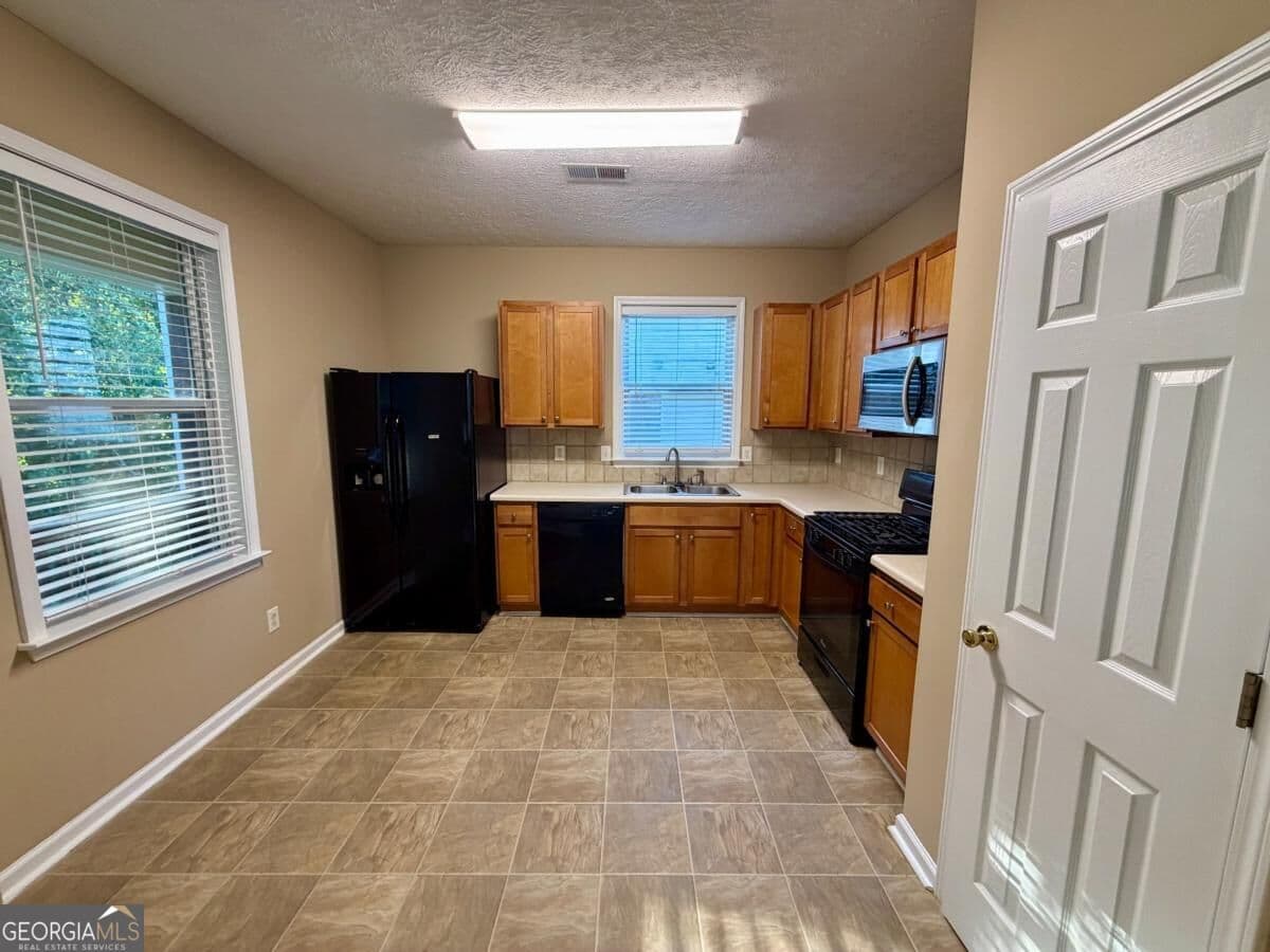 3 bedroom, 2.5 bathroom, 2,074 sq ft single family residence for rent at 7312 Taloga Lane, Union City, GA 30291 for $1,895 a month — photo 8