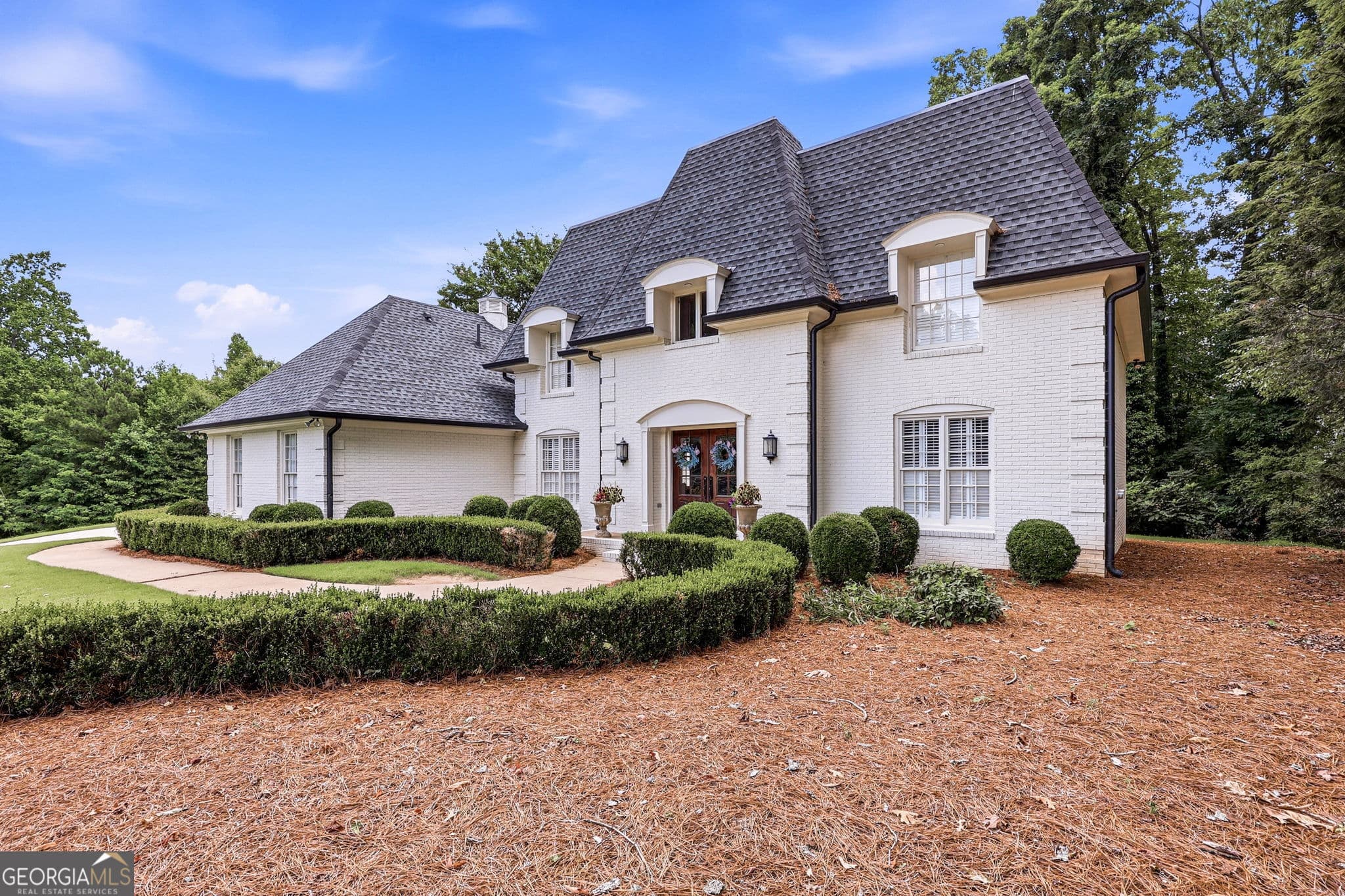 5 bedroom, 3.5 bathroom, 3,152 sq ft single family residence for sale at 197 Club Drive, Gainesville, GA 30506 — photo 2