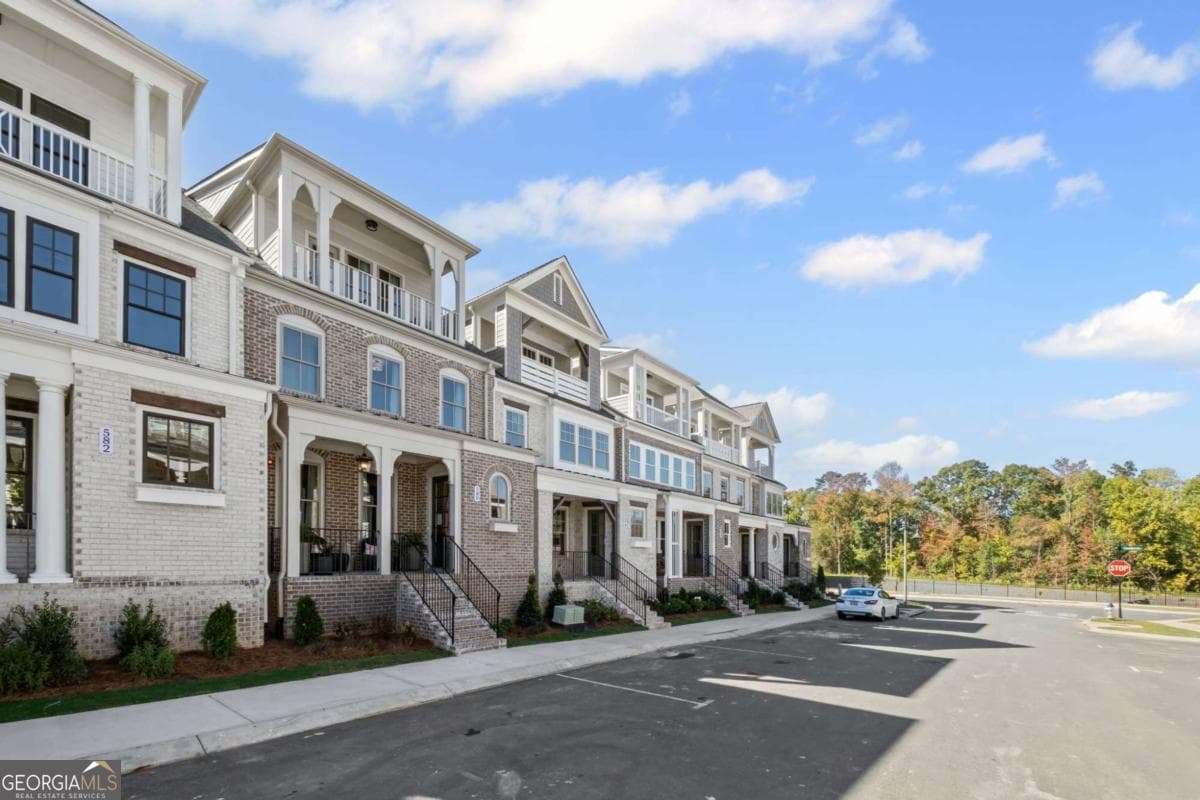 3 bedroom, 4.5 bathroom, 3,720 sq ft townhouse for sale at 580 Brashy Street, Woodstock, GA 30188 — photo 2