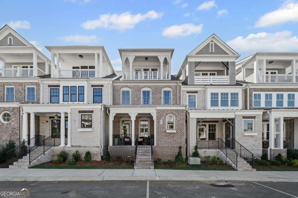 3 bedroom, 4.5 bathroom, 3,720 sq ft townhouse for sale at 580 Brashy Street, Woodstock, GA 30188 — photo 1 of 45