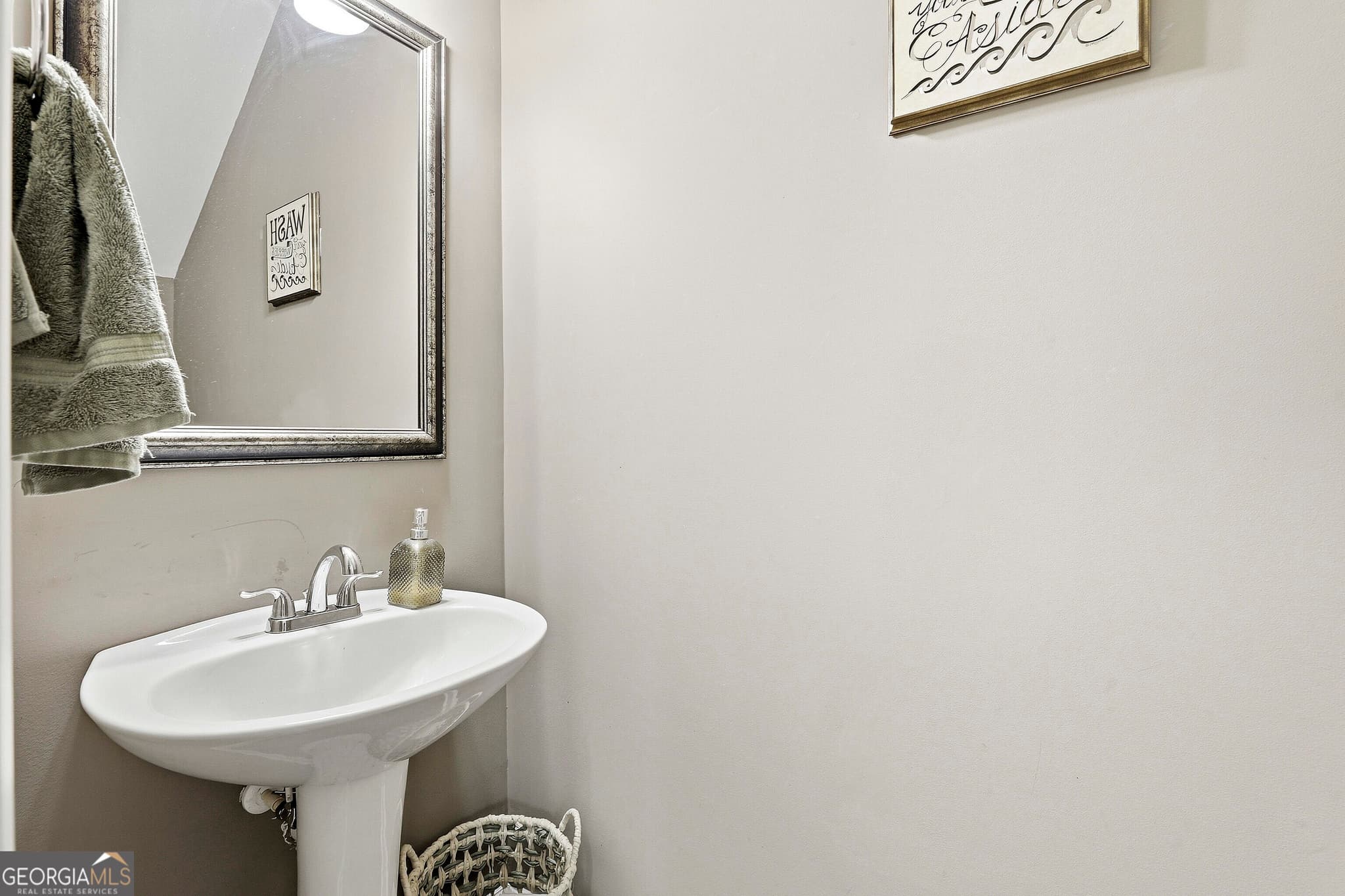 4 bedroom, 2.5 bathroom, 2,486 sq ft single family residence for sale at 313 Briandwood Drive, Newnan, GA 30265 — photo 7