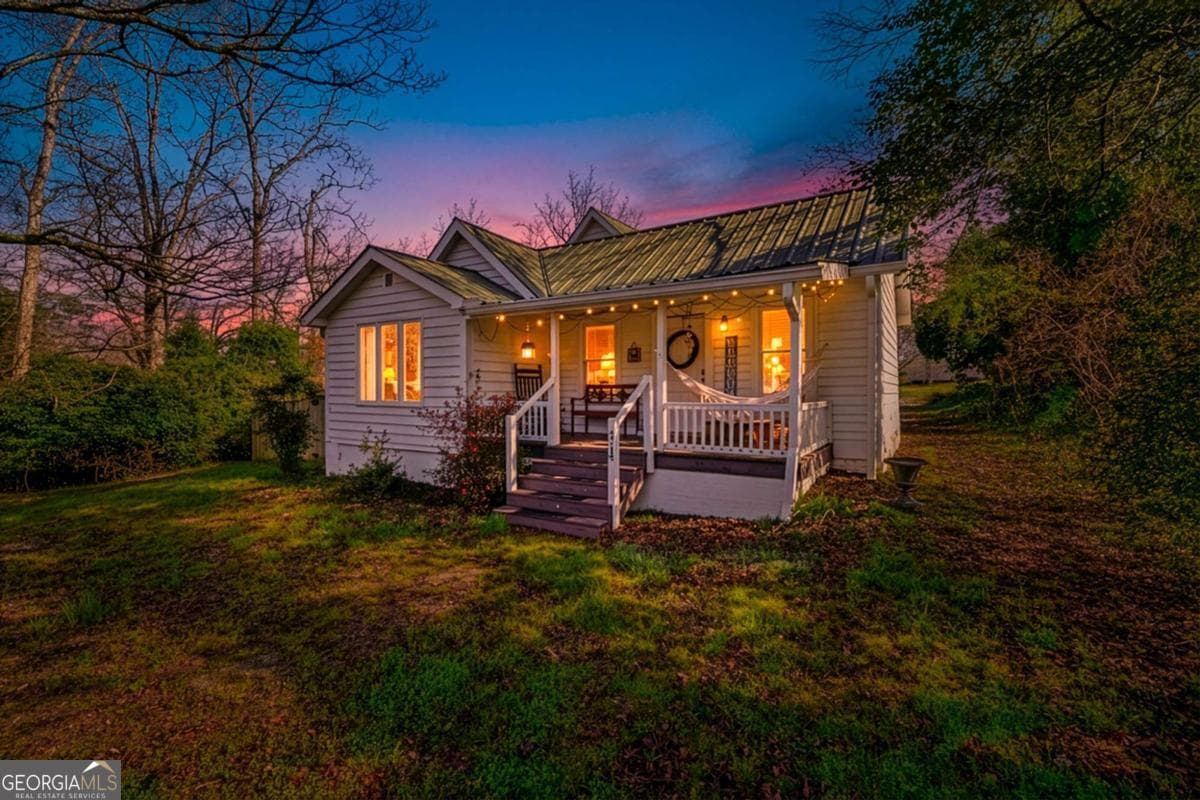 3 bedroom, 2.5 bathroom, 1,946 sq ft single family residence for sale at 314 Holley Street, Demorest, GA 30535 — photo 1 of 66