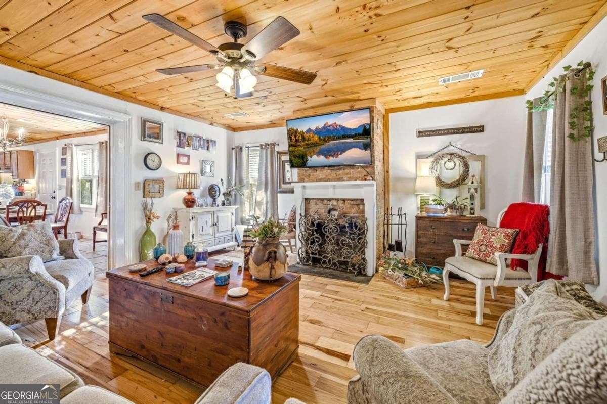 3 bedroom, 2.5 bathroom, 1,946 sq ft single family residence for sale at 314 Holley Street, Demorest, GA 30535 — photo 9