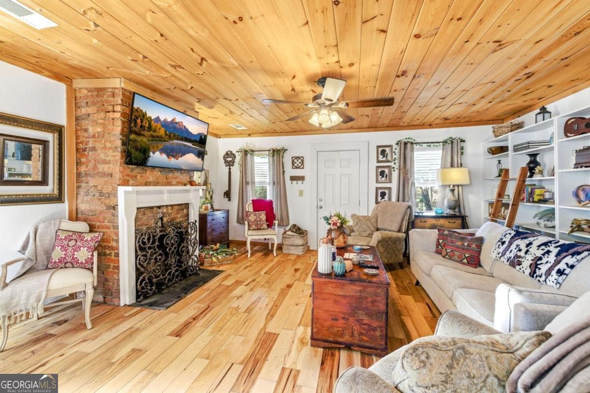 3 bedroom, 2.5 bathroom, 1,946 sq ft single family residence for sale at 314 Holley Street, Demorest, GA 30535 — photo 10