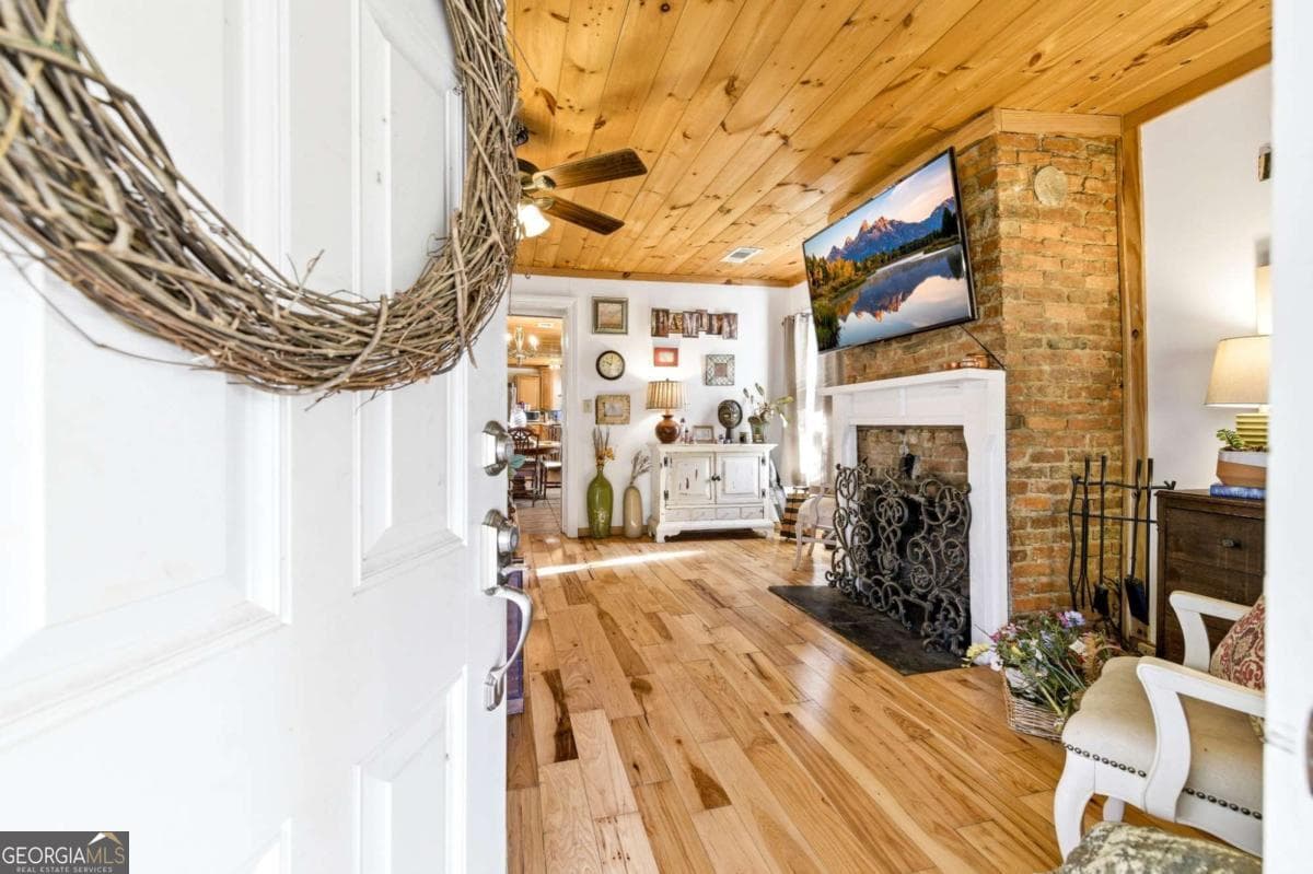 3 bedroom, 2.5 bathroom, 1,946 sq ft single family residence for sale at 314 Holley Street, Demorest, GA 30535 — photo 8