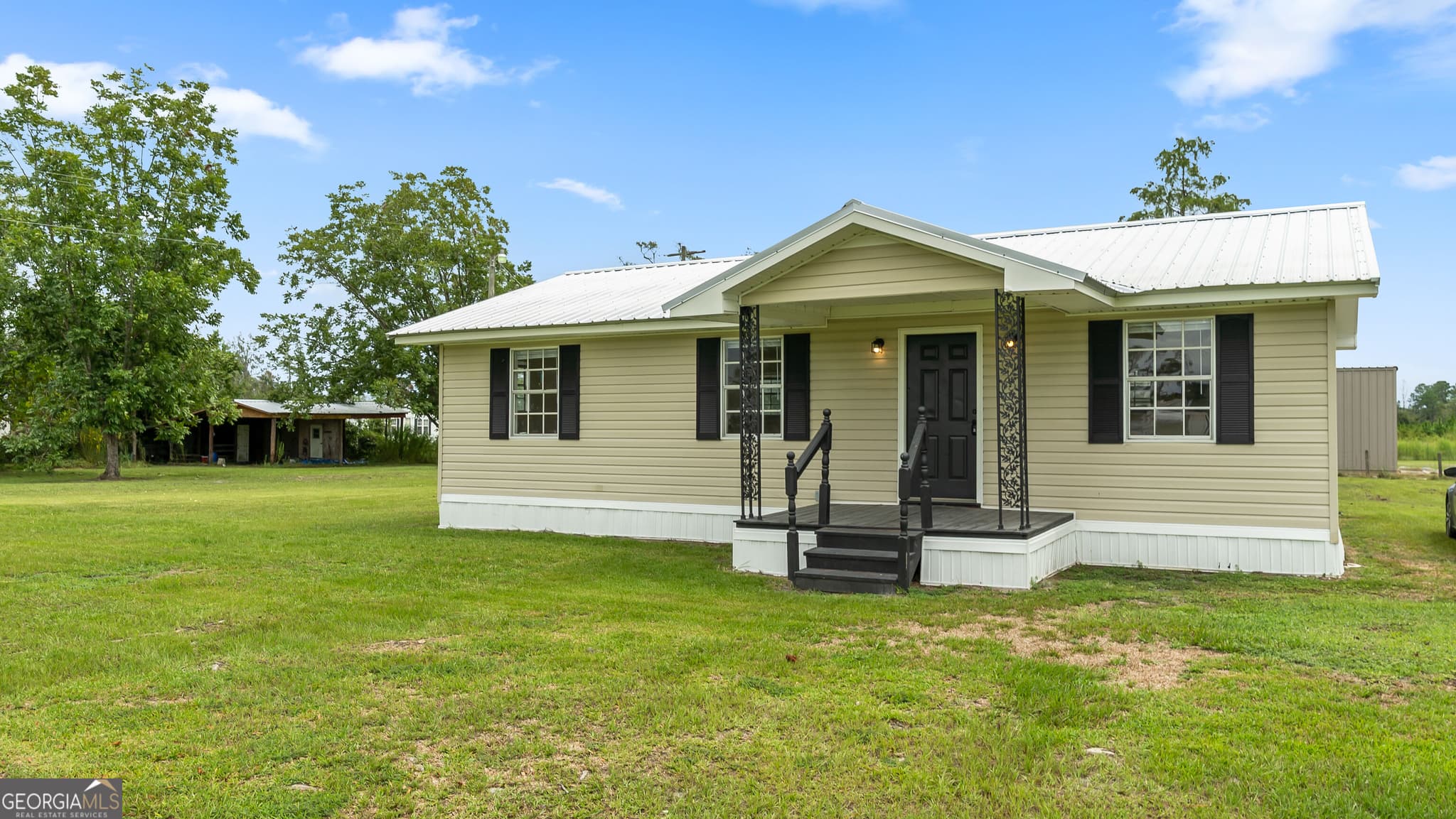 3 bedroom, 1 bathroom, 1,230 sq ft single family residence for sale at 291 Cuttings Loop Road, Homerville, GA 31634