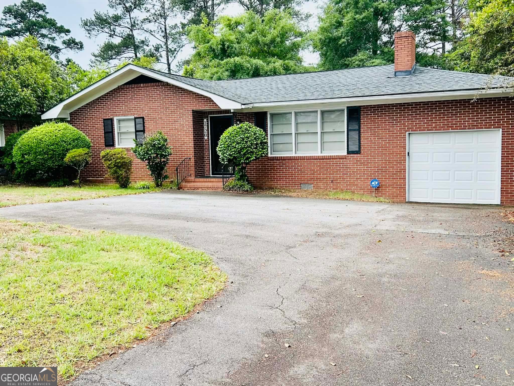3 bedroom, 2 bathroom, 1,349 sq ft single family residence sold at 1720 Upper River Road, Macon, GA 31211