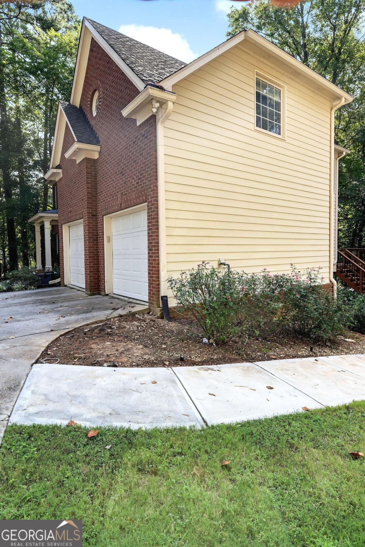 5 bedroom, 3 bathroom, 3,261 sq ft single family residence for sale at 4912 Chimney Oaks Drive, Mableton, GA 30126 — photo 2
