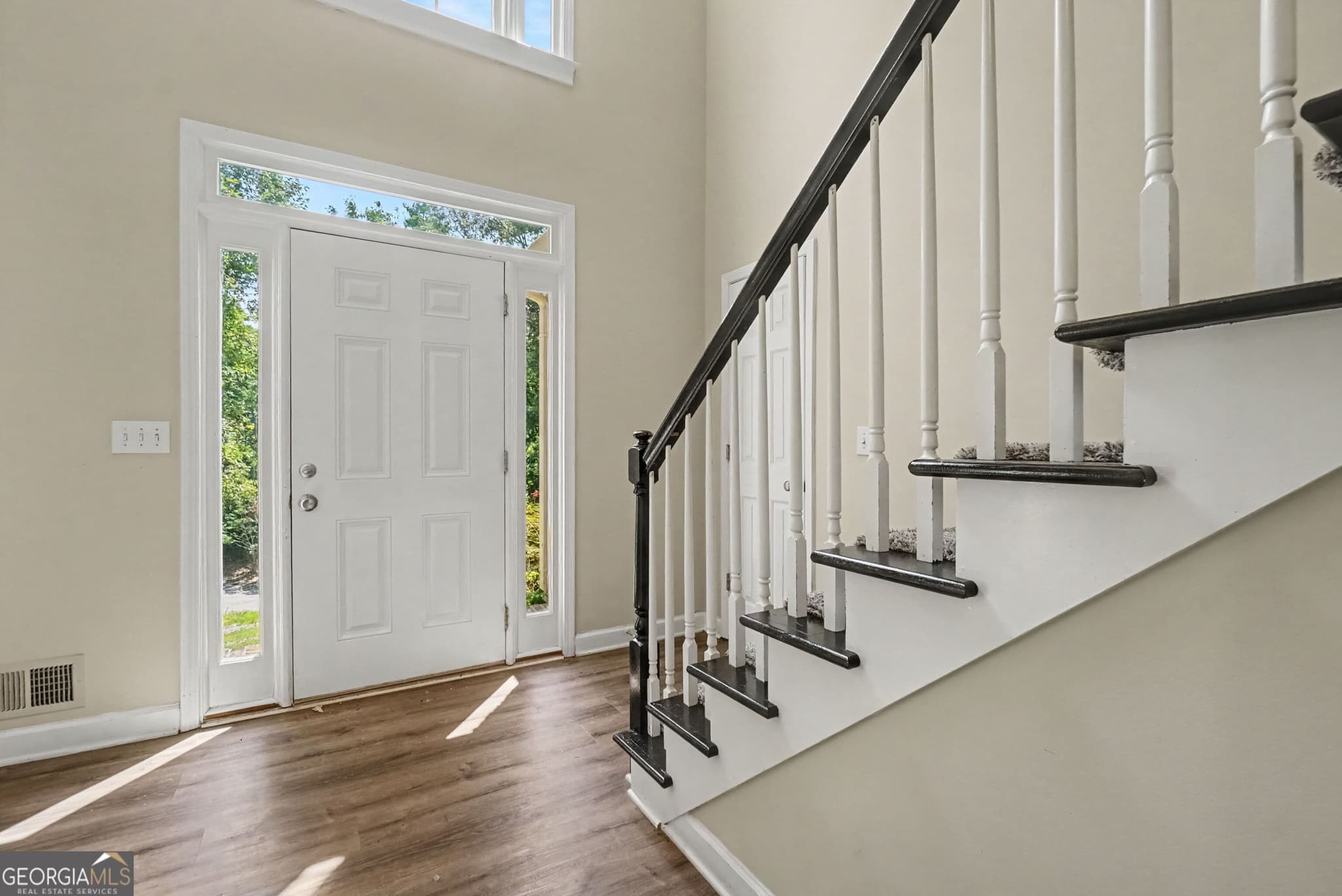 5 bedroom, 3.5 bathroom, 4,018 sq ft single family residence for sale at 213 Powers Court, Woodstock, GA 30189 — photo 4