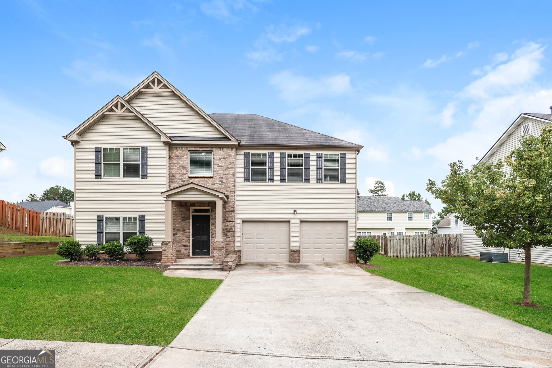 4 bedroom, 2.5 bathroom, 3,690 sq ft single family residence for sale at 2812 Feldspar Way, Riverdale, GA 30296 — photo 2