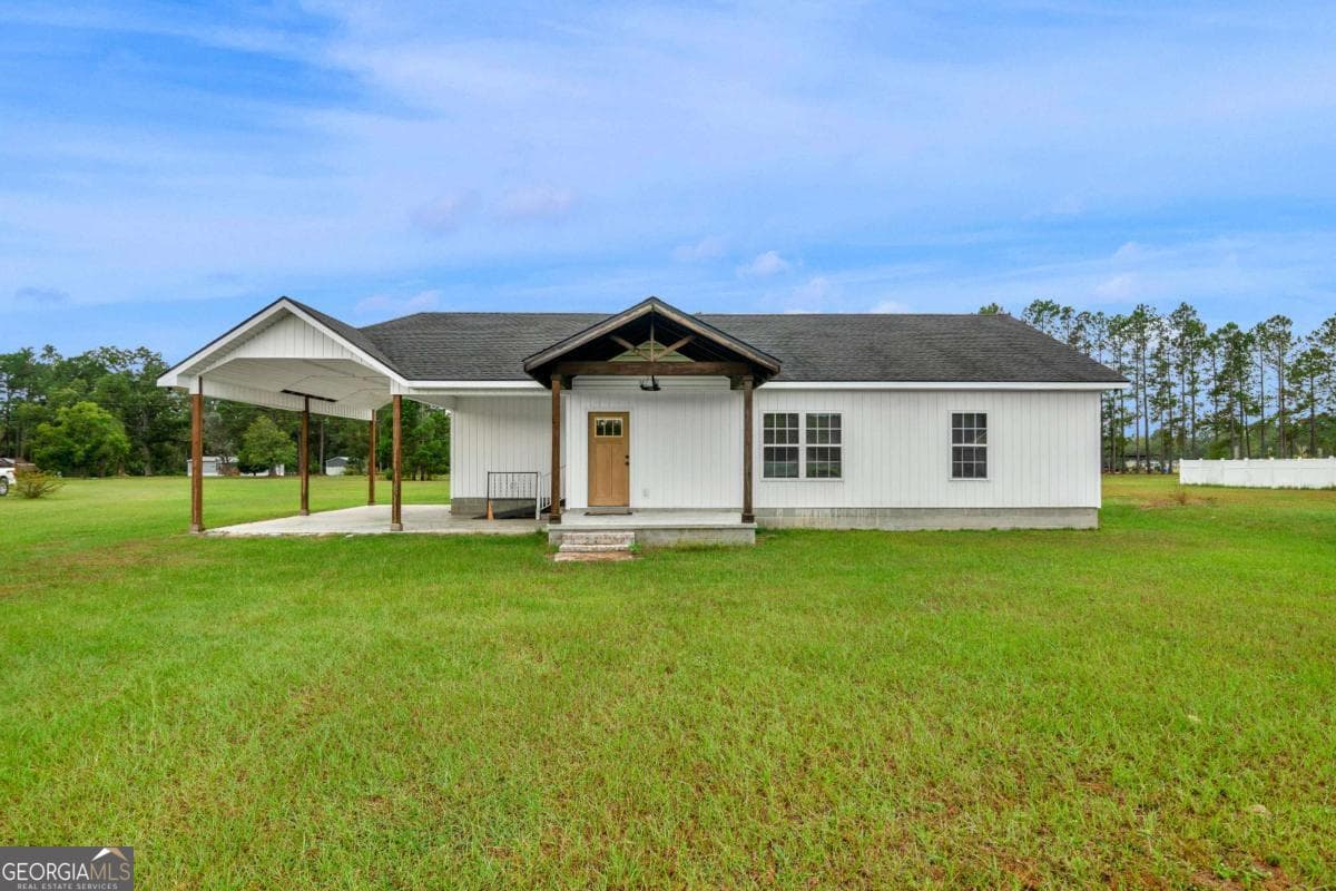 2 bedroom, 2 bathroom, 1,128 sq ft single family residence sold at 6343 Sun Dell Circle, Blackshear, GA 31516