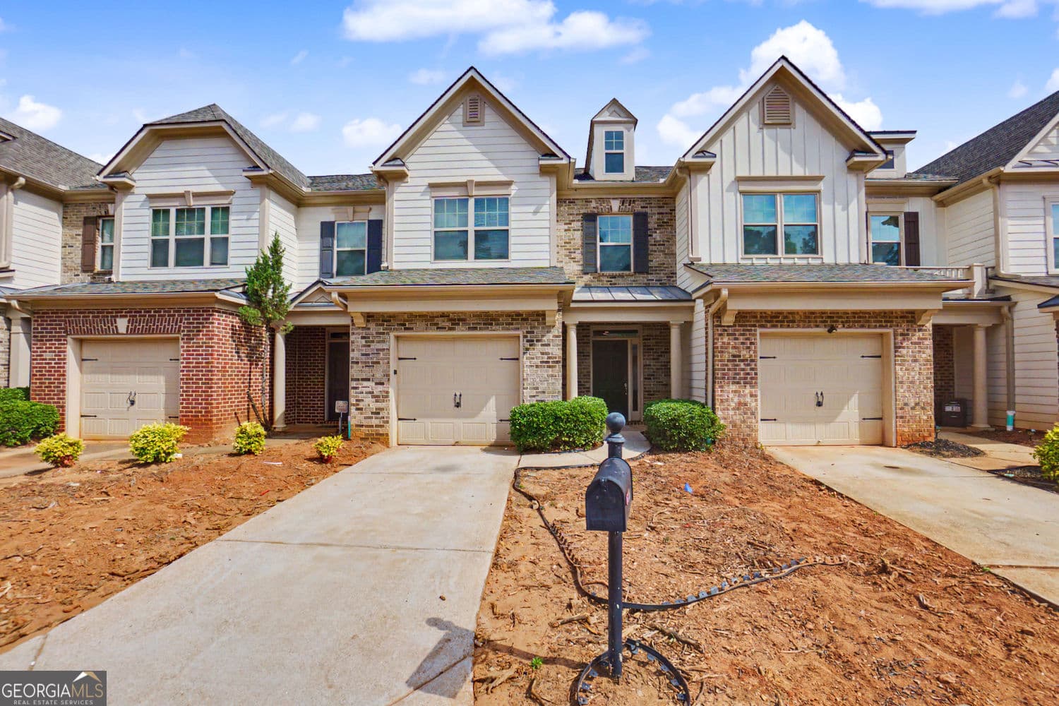 3 bedroom, 2.5 bathroom, 1,725 sq ft townhouse sold at 5124 Madeline Place, Stone Mountain, GA 30083