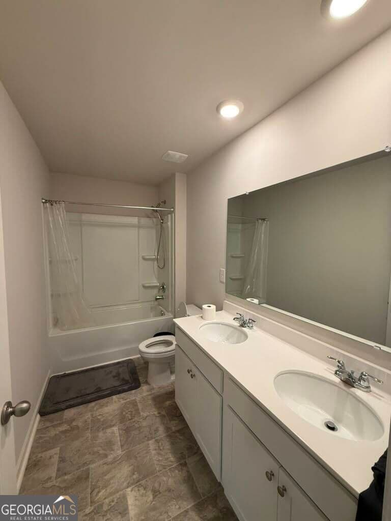 5 bedroom, 4 bathroom, 3,480 sq ft single family residence for sale at 7481 Hawk Tail Way, Fairburn, GA 30213 — photo 5