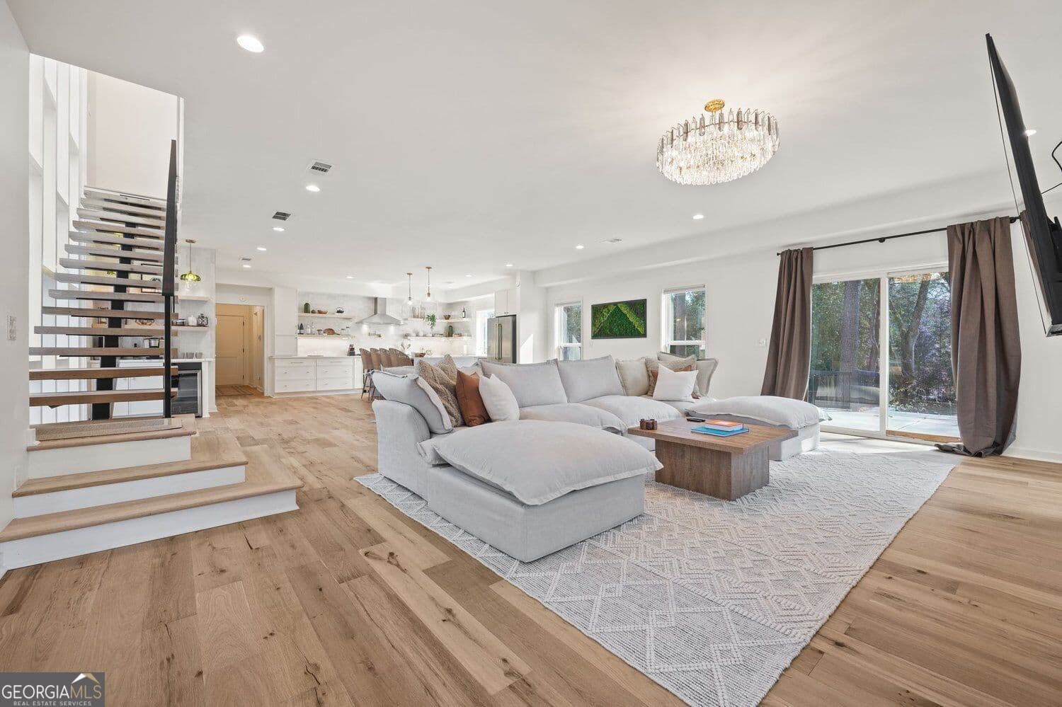 6 bedroom, 5 bathroom, 3,104 sq ft single family residence for sale at 1985 McAfee Road, Decatur, GA 30032 — photo 4