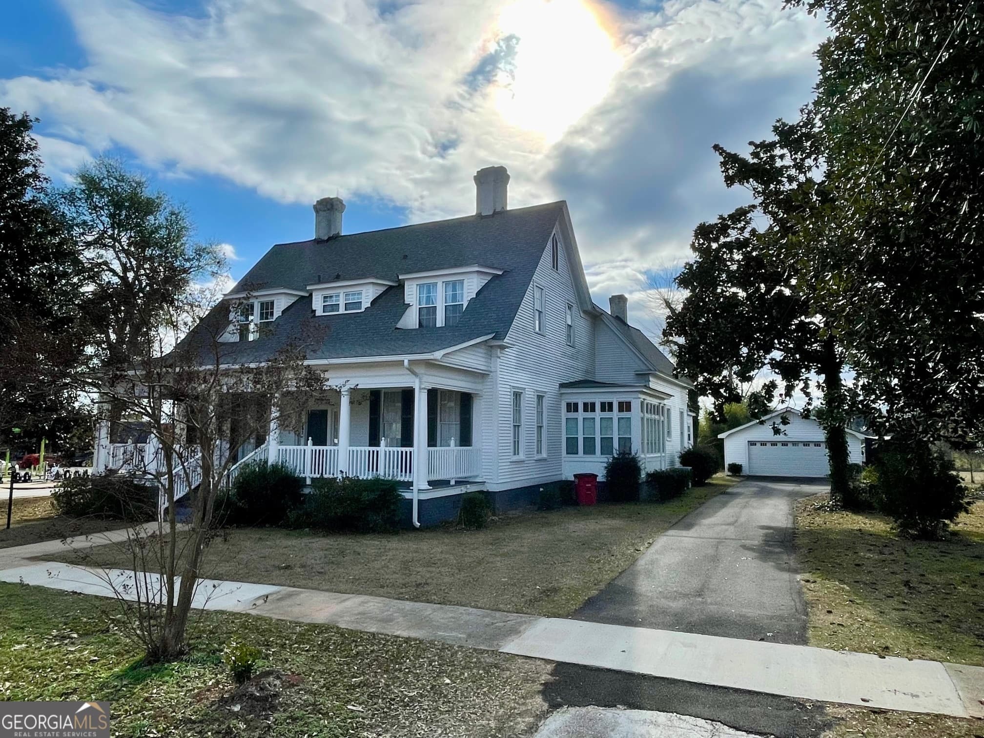 6 bedroom, 3.5 bathroom, 5,232 sq ft single family residence for sale at 302 W 7th Street, Louisville, GA 30434 — photo 2
