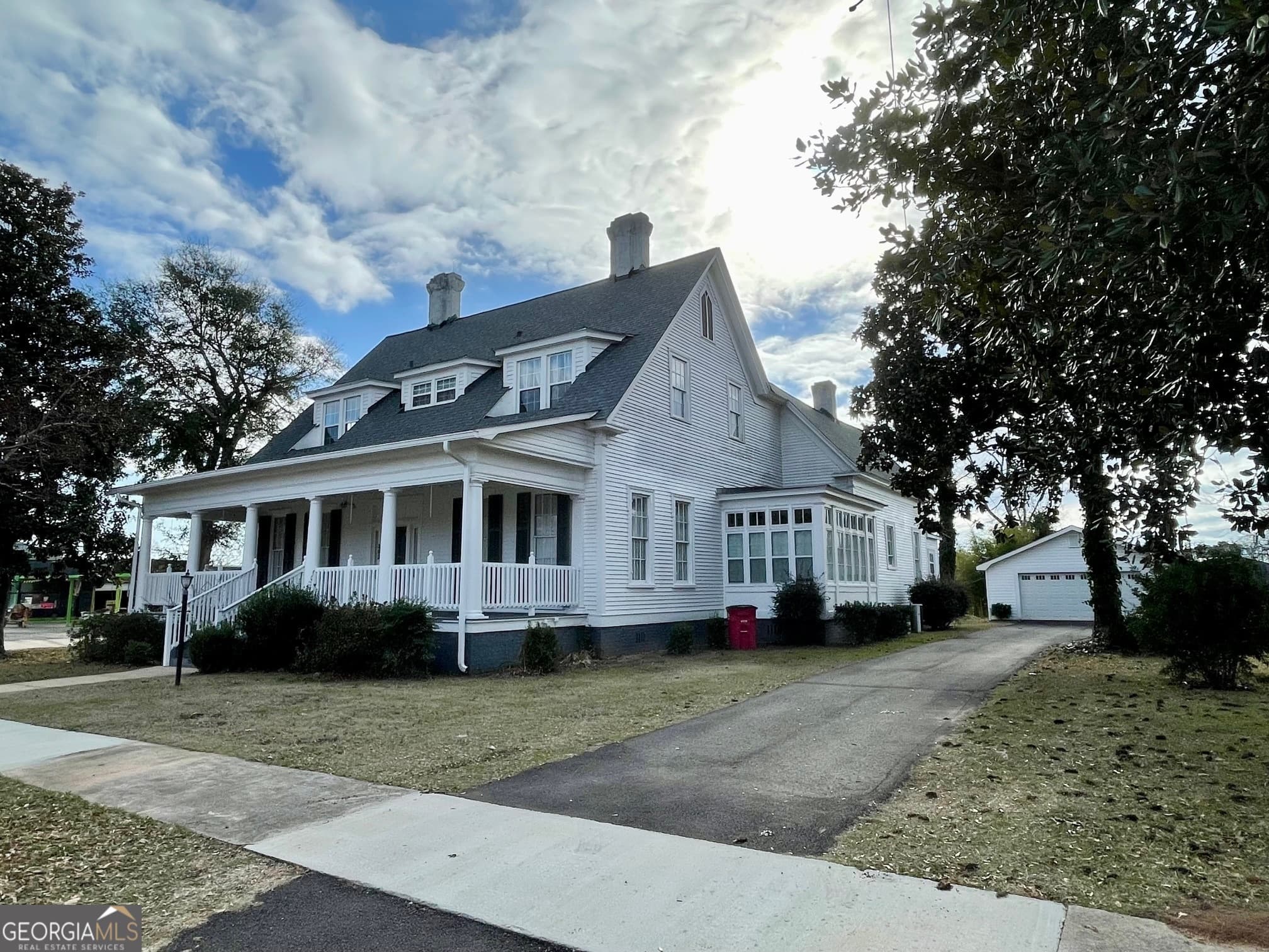 6 bedroom, 3.5 bathroom, 5,232 sq ft single family residence for sale at 302 W 7th Street, Louisville, GA 30434 — photo 4
