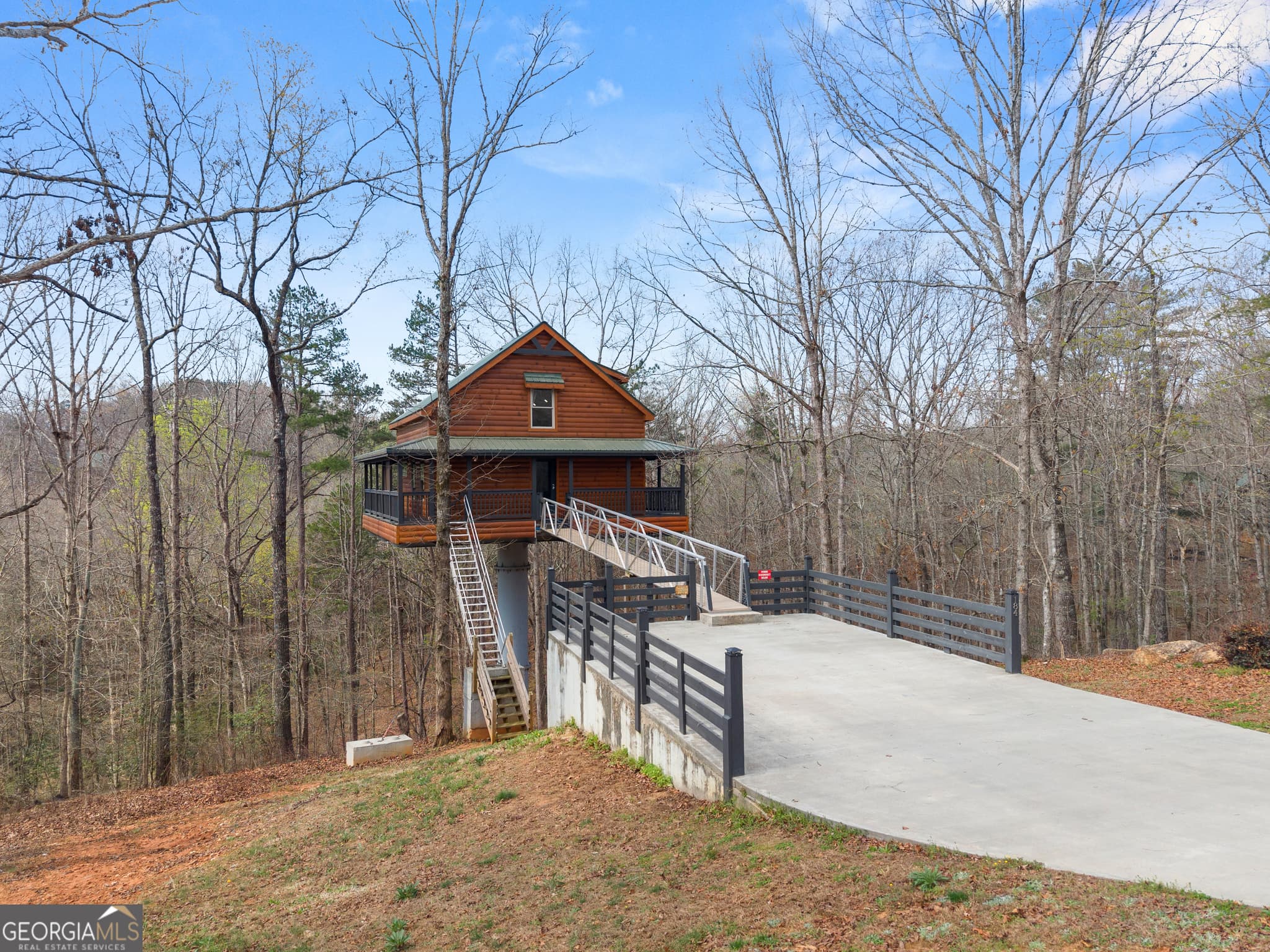 1 bedroom, 1 bathroom, 728 sq ft cabin,single family residence for sale at 184 Walnut Ridge Drive, Cleveland, GA 30528 — photo 6