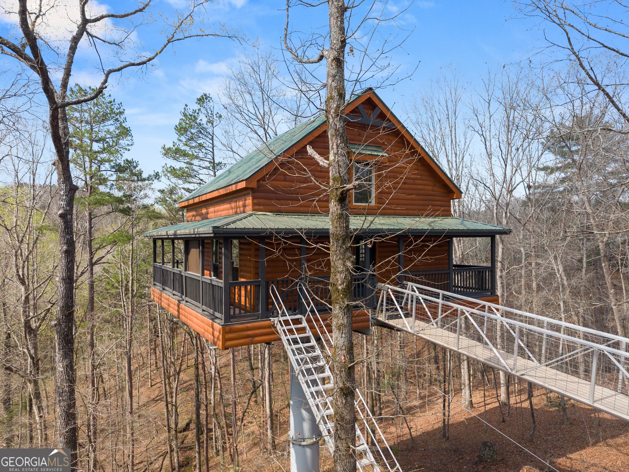 1 bedroom, 1 bathroom, 728 sq ft cabin,single family residence for sale at 184 Walnut Ridge Drive, Cleveland, GA 30528 — photo 3