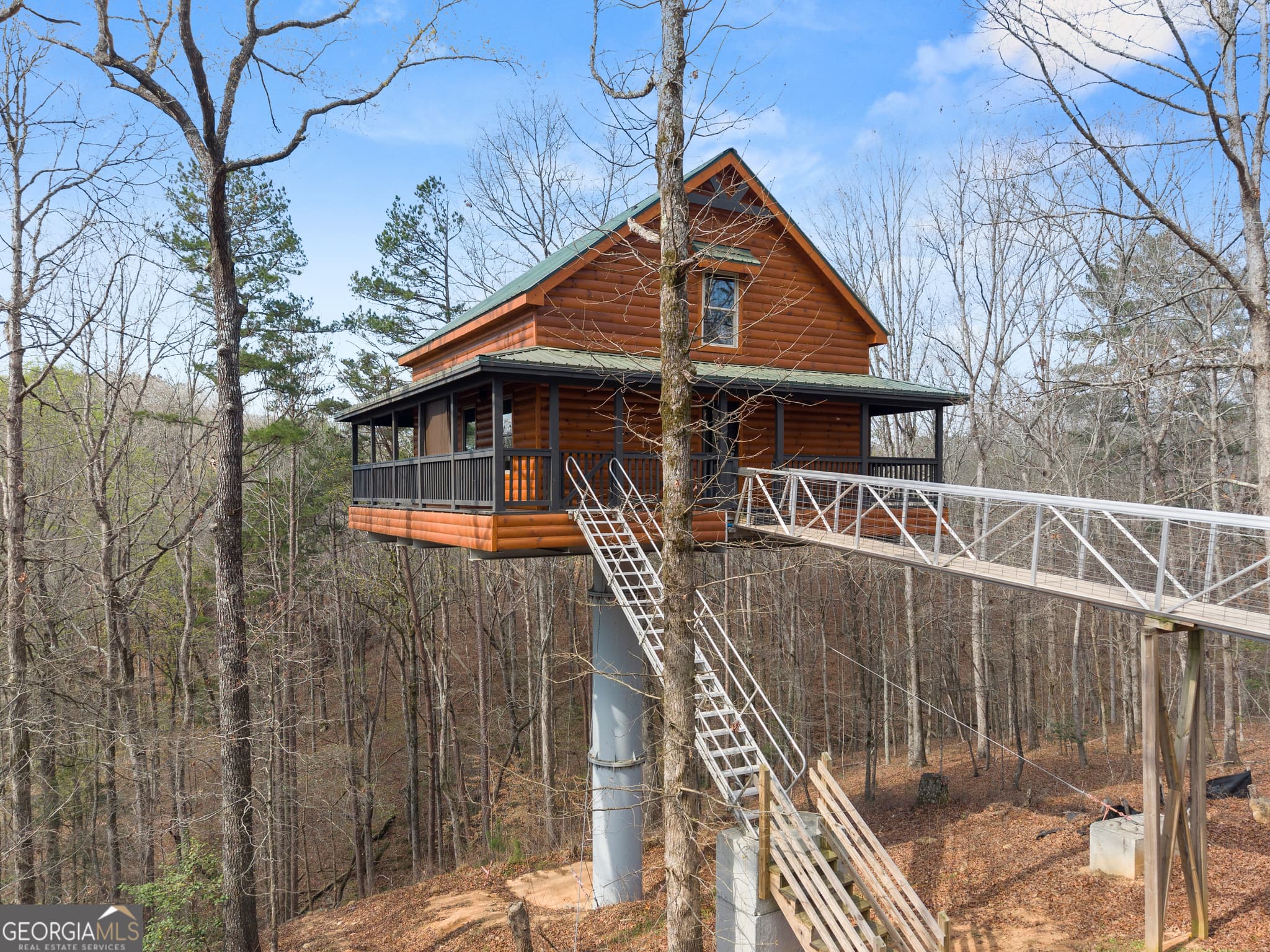 1 bedroom, 1 bathroom, 728 sq ft cabin,single family residence for sale at 184 Walnut Ridge Drive, Cleveland, GA 30528 — photo 4