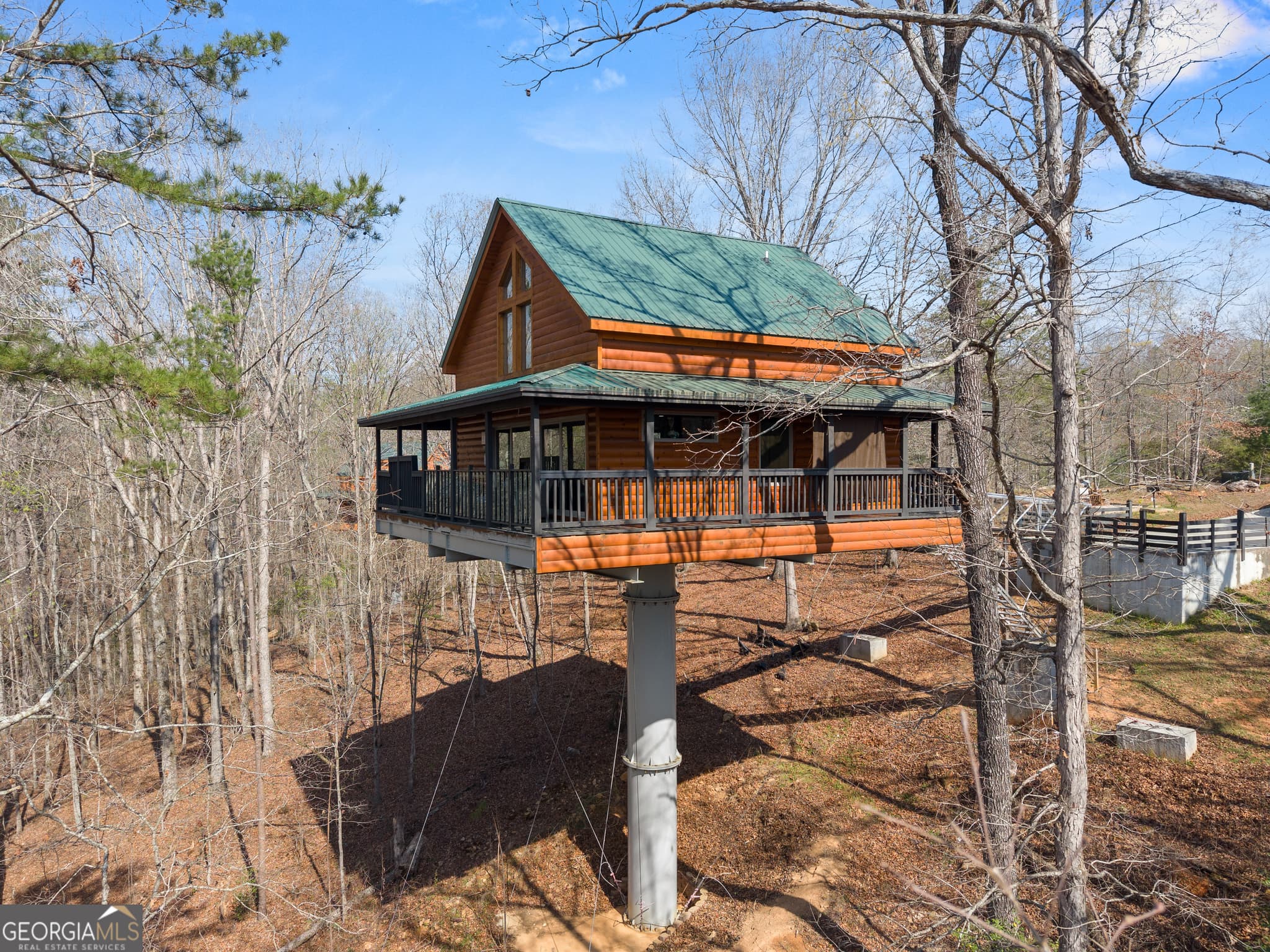 1 bedroom, 1 bathroom, 728 sq ft cabin,single family residence for sale at 184 Walnut Ridge Drive, Cleveland, GA 30528 — photo 8