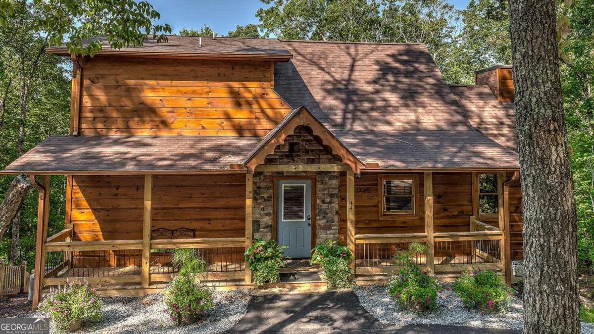 3 bedroom, 3.5 bathroom, 2,780 sq ft cabin,single family residence sold at 44 Windy Valley SPUR, Blue Ridge, GA 30513