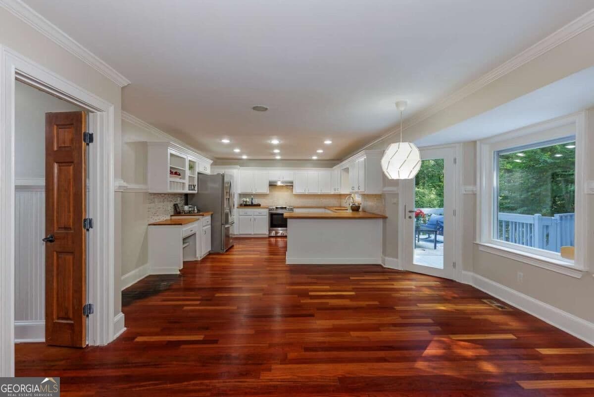 6 bedroom, 4.5 bathroom, 3,639 sq ft single family residence for sale at 4257 Arbor Club Drive, Marietta, GA 30066 — photo 10