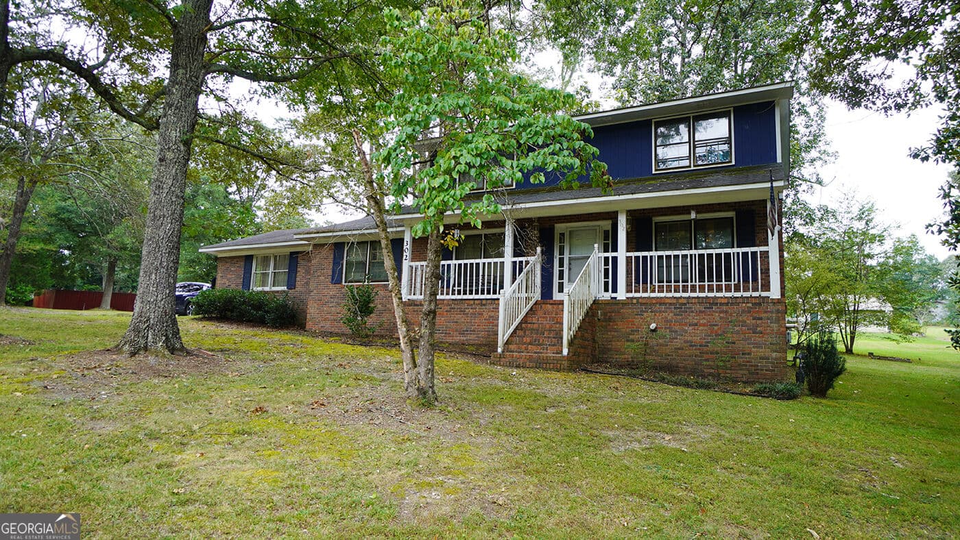 4 bedroom, 3.5 bathroom, 1,896 sq ft single family residence for sale at 302 Ridgewood Road, Cedartown, GA 30125 — photo 2