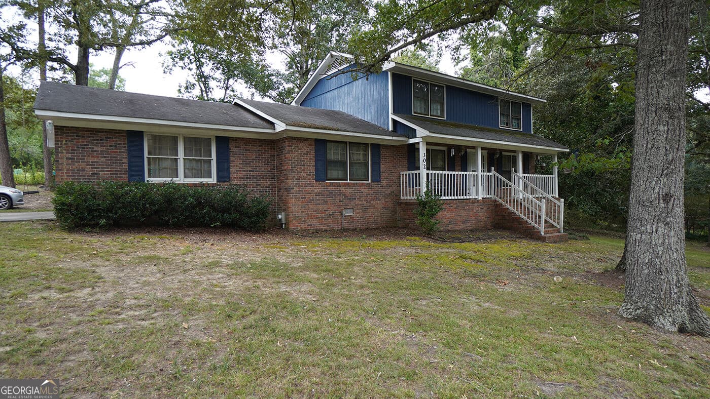 4 bedroom, 3.5 bathroom, 1,896 sq ft single family residence for sale at 302 Ridgewood Road, Cedartown, GA 30125