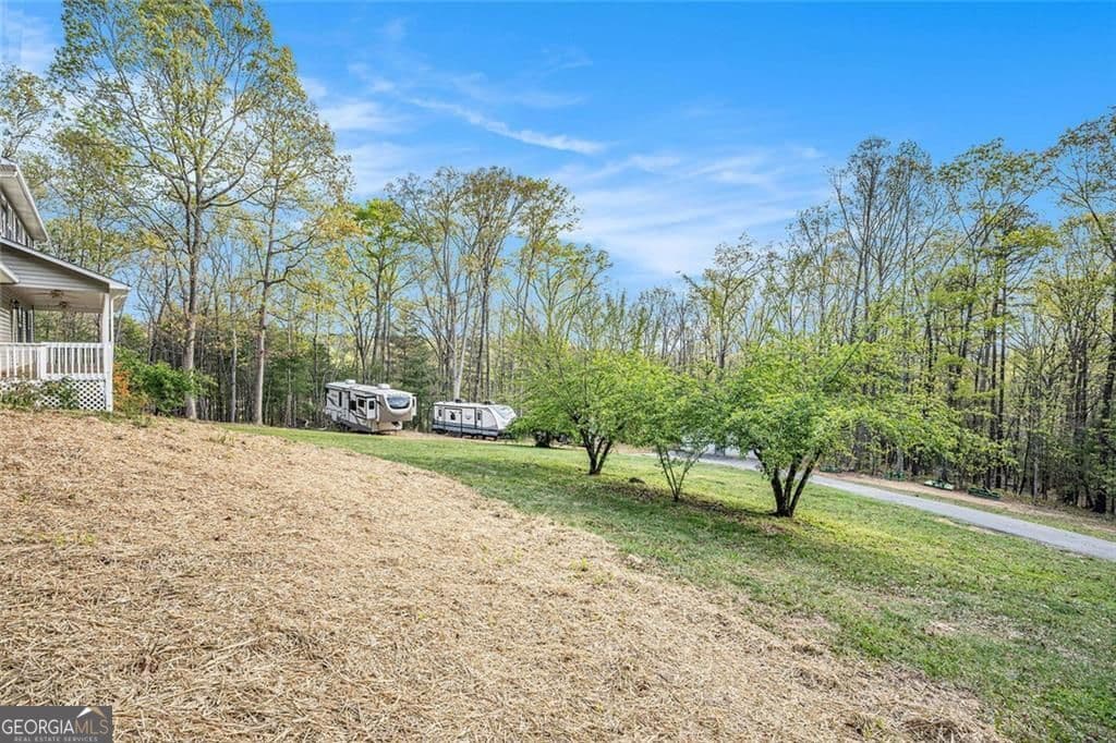 3 bedroom, 2 bathroom, 1,824 sq ft single family residence for sale at 542 Sharp Top Circle, Blairsville, GA 30512 — photo 4