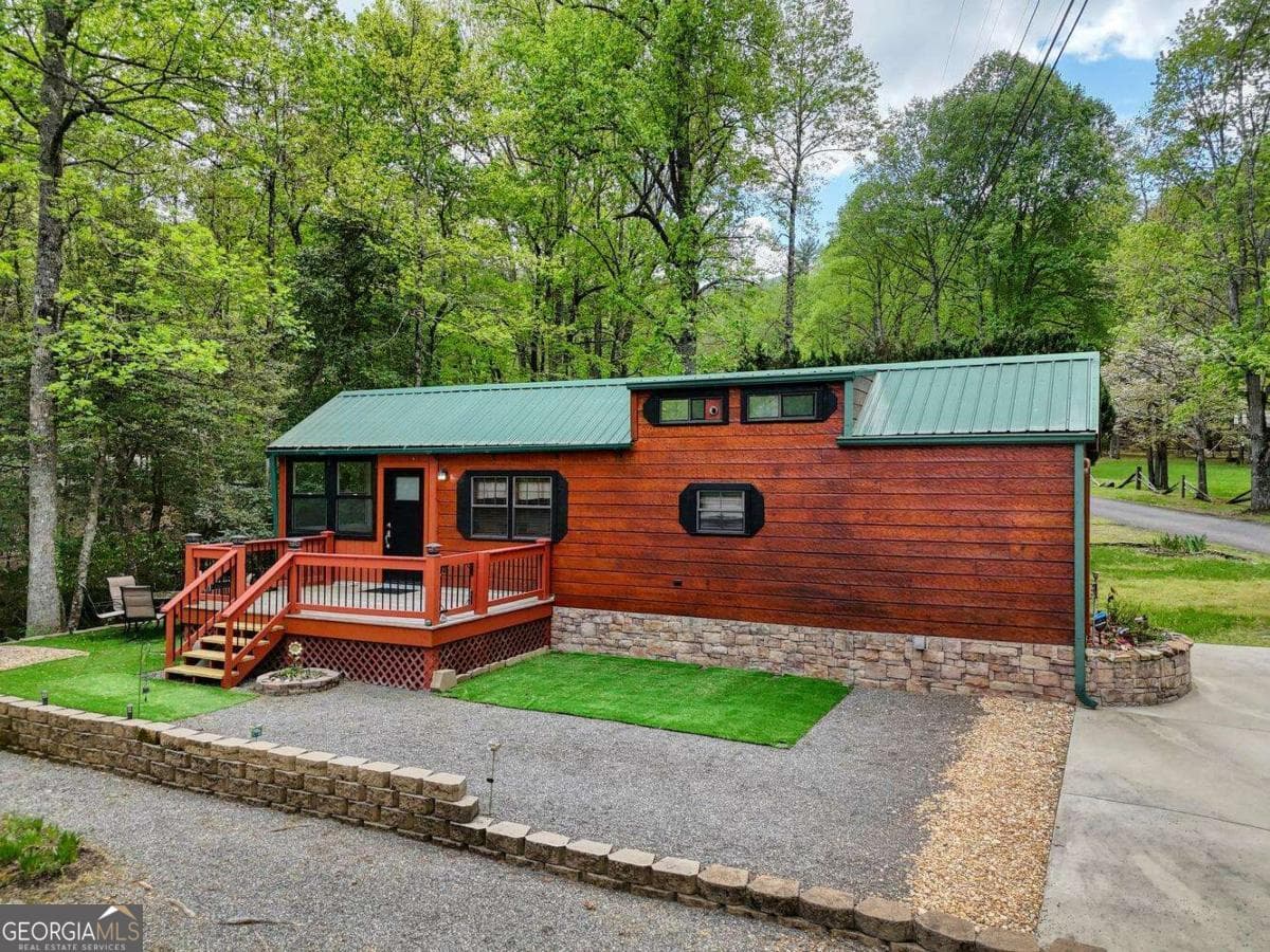 2 bedroom, 1 bathroom, 408 sq ft single family residence sold at 1095 Creekside Drive, Hiawassee, GA 30546