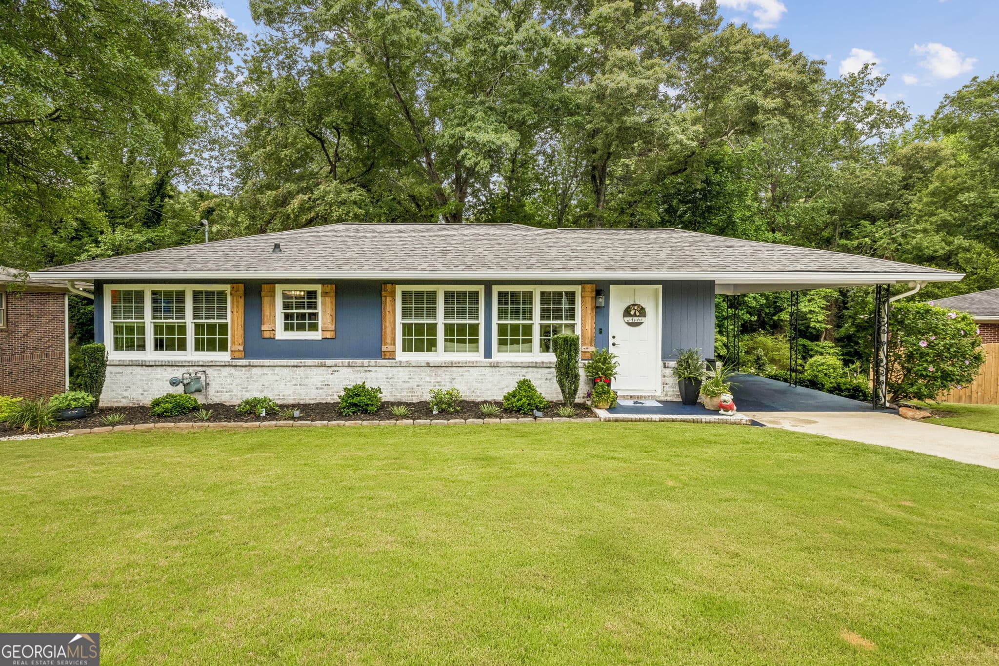 3 bedroom, 1 bathroom, 1,000 sq ft single family residence sold at 445 Christopher Drive, Gainesville, GA 30501