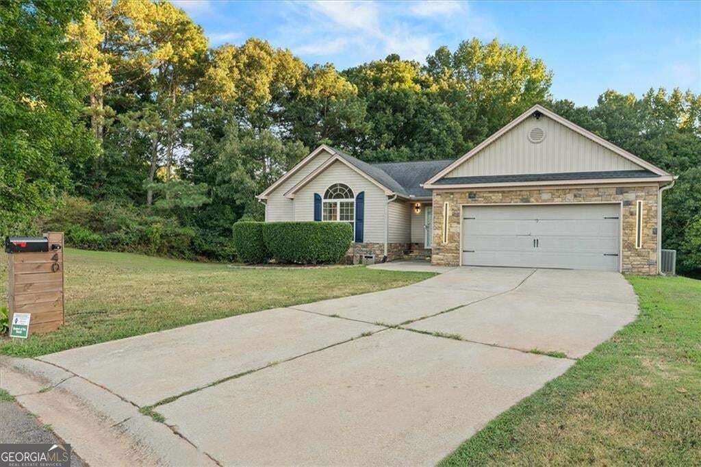 5 bedroom, 3.5 bathroom, 3,925 sq ft single family residence for sale at 40 Hannah Heights Way, Hull, GA 30646 — photo 2