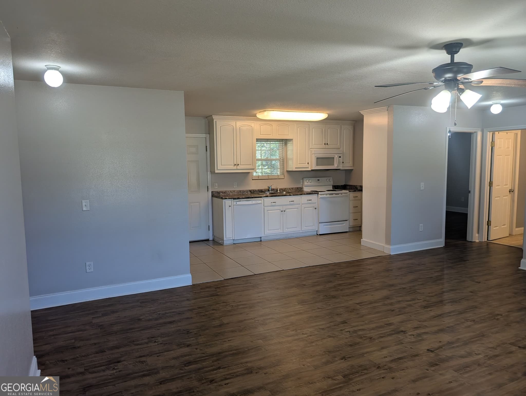 4 bedroom, 2 bathroom, 1,420 sq ft single family residence for sale at 114 Atkinson Drive, Swainsboro, GA 30401 — photo 2