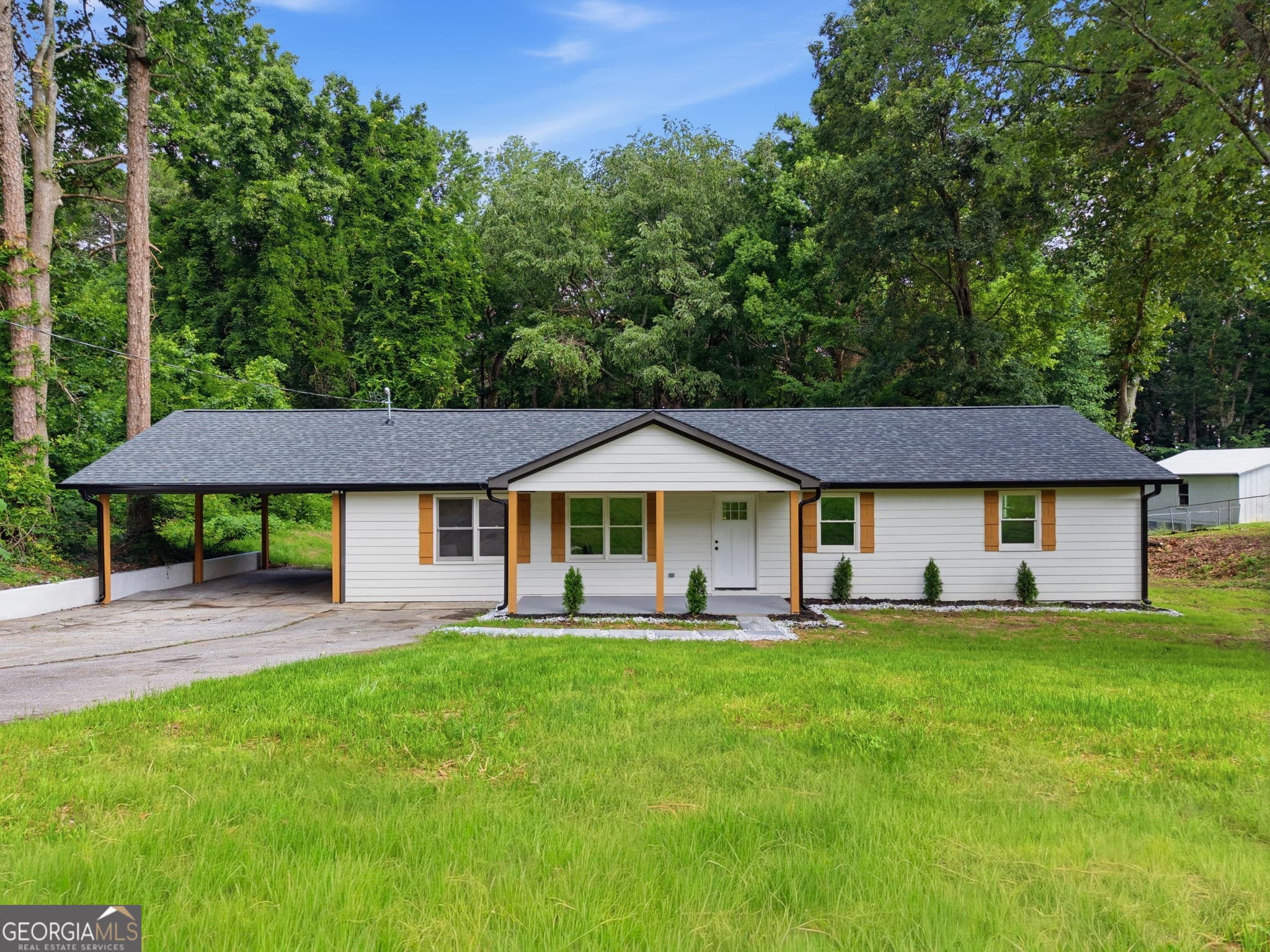 3 bedroom, 3 bathroom, 1,732 sq ft single family residence sold at 2811 Eunice Holcomb Circle, Dacula, GA 30019