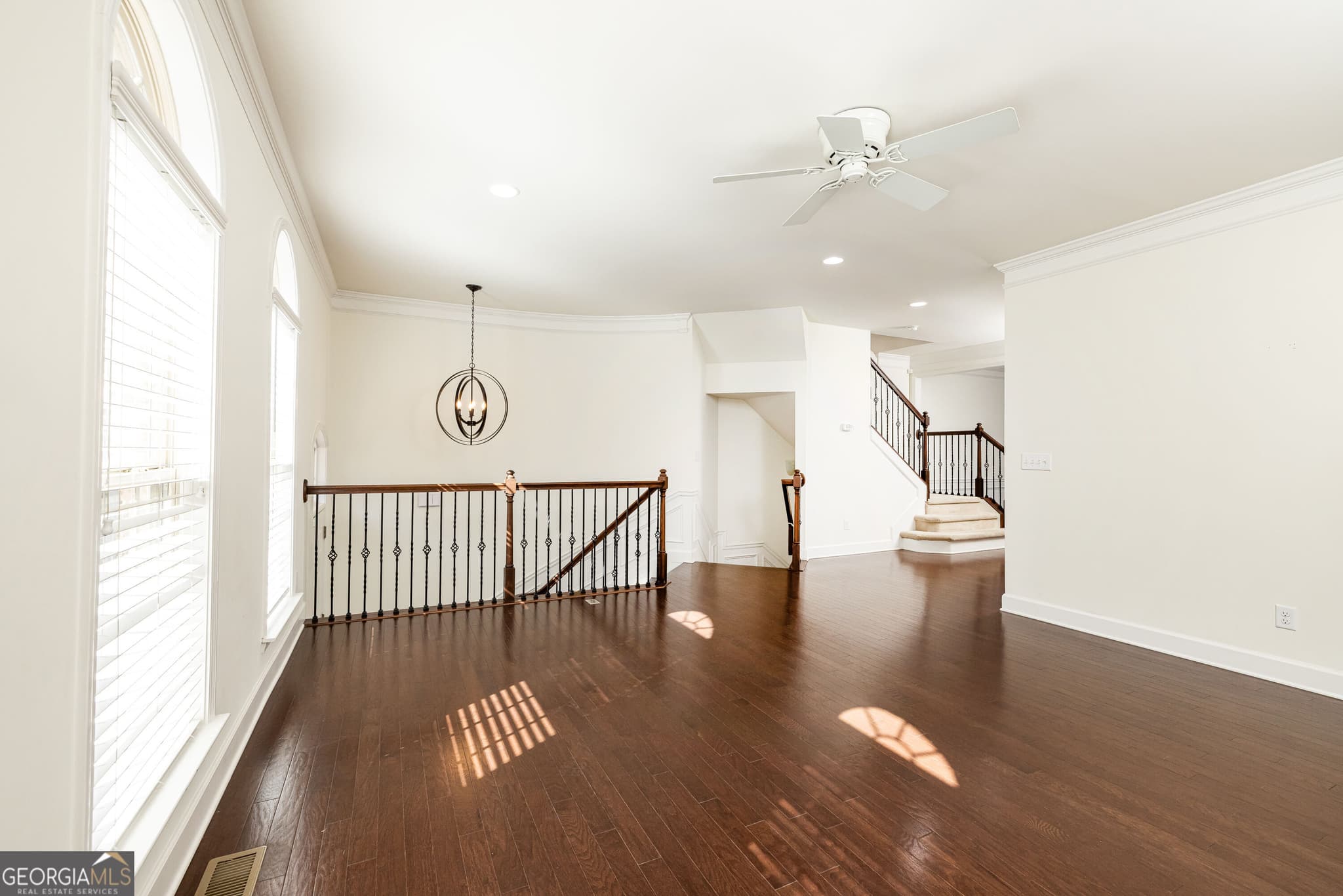 4 bedroom, 3.5 bathroom, 2,612 sq ft townhouse for sale at 545 Sarabrook Place, Sandy Springs, GA 30342 — photo 6