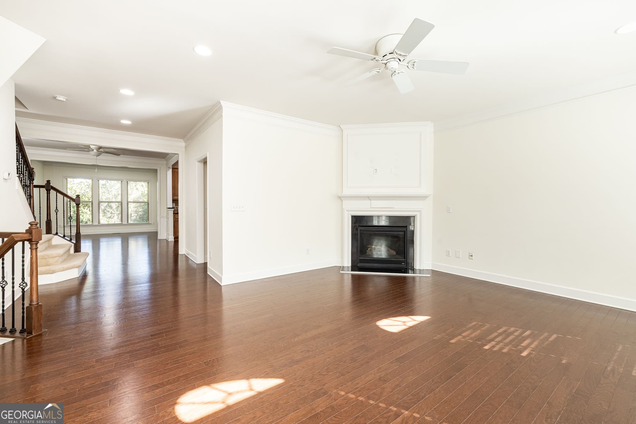 4 bedroom, 3.5 bathroom, 2,612 sq ft townhouse for sale at 545 Sarabrook Place, Sandy Springs, GA 30342 — photo 5