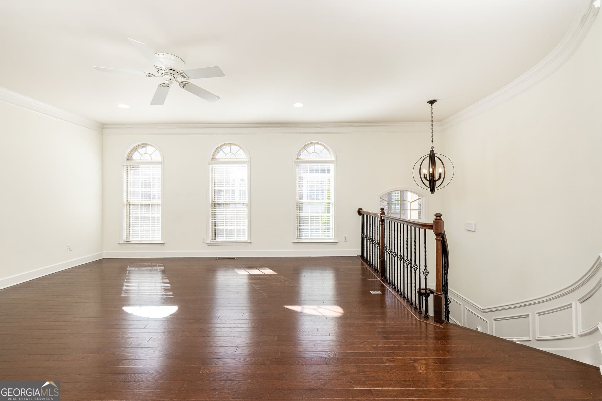 4 bedroom, 3.5 bathroom, 2,612 sq ft townhouse for sale at 545 Sarabrook Place, Sandy Springs, GA 30342 — photo 4