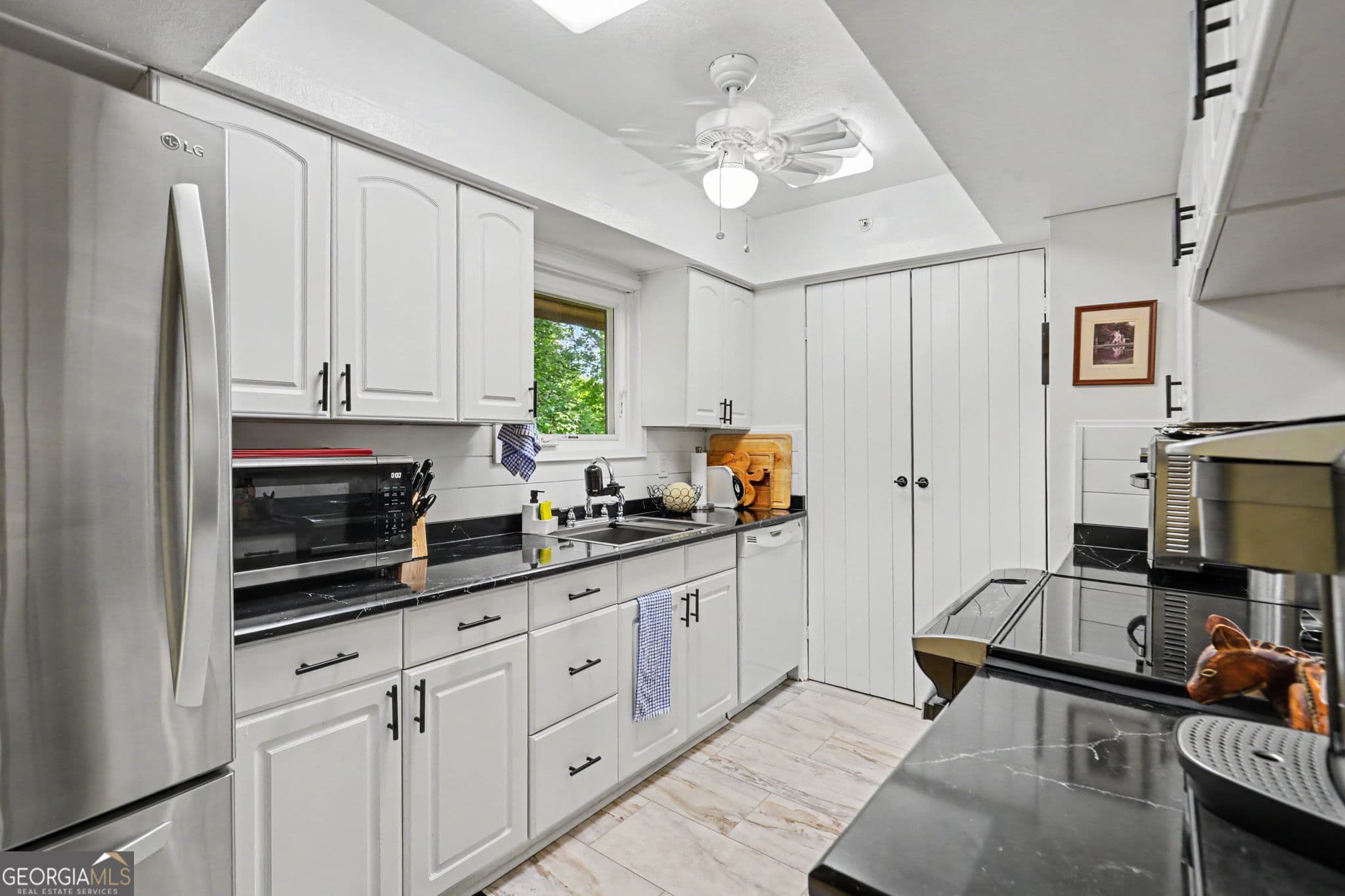 3 bedroom, 3 bathroom, 1,800 sq ft condominium for sale at 227 Shakespeare Drive #303, Clayton, GA 30525 — photo 5
