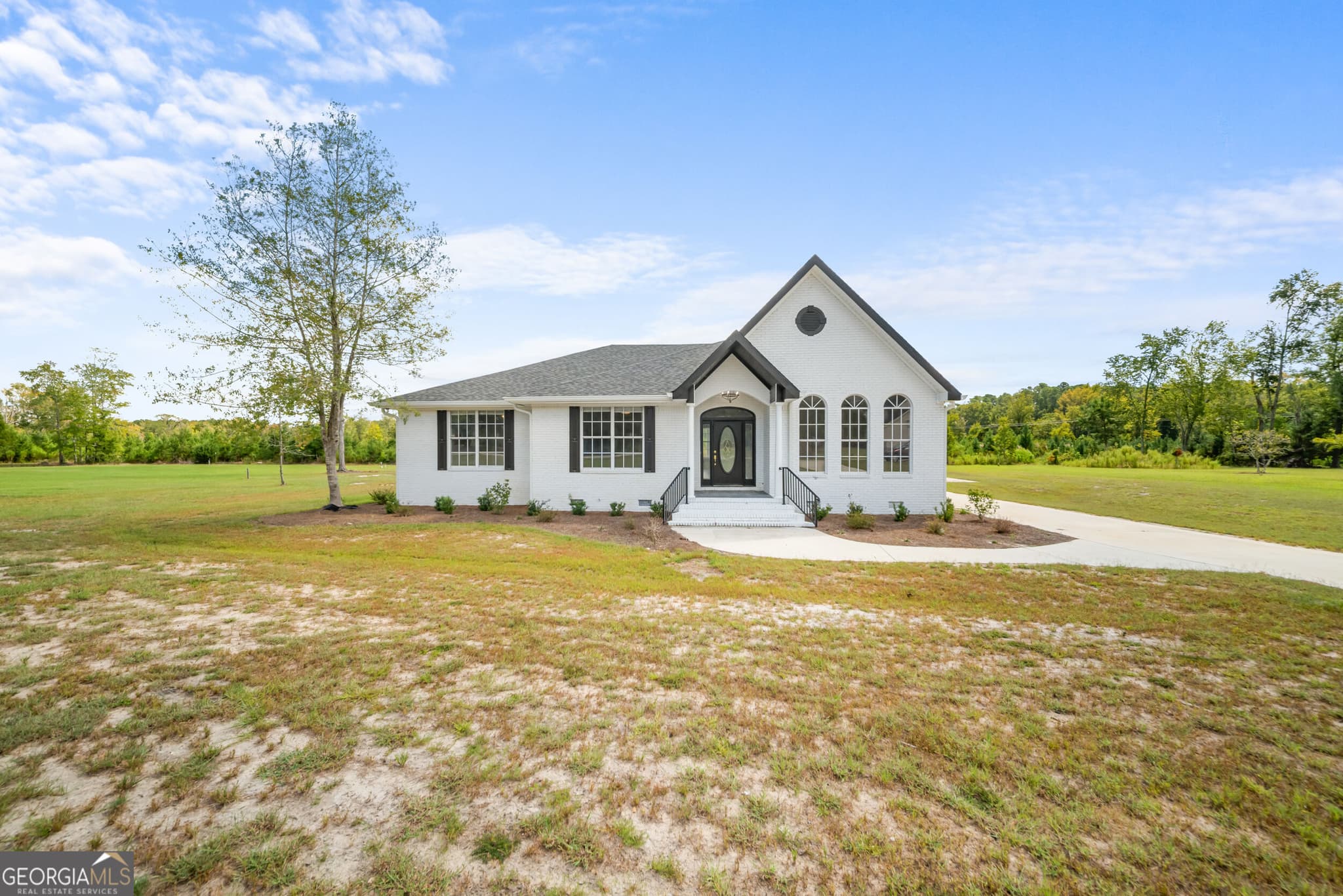 3 bedroom, 2 bathroom, 2,870 sq ft single family residence for sale at 106 Avondale Drive, Sylvania, GA 30467 — photo 1 of 40