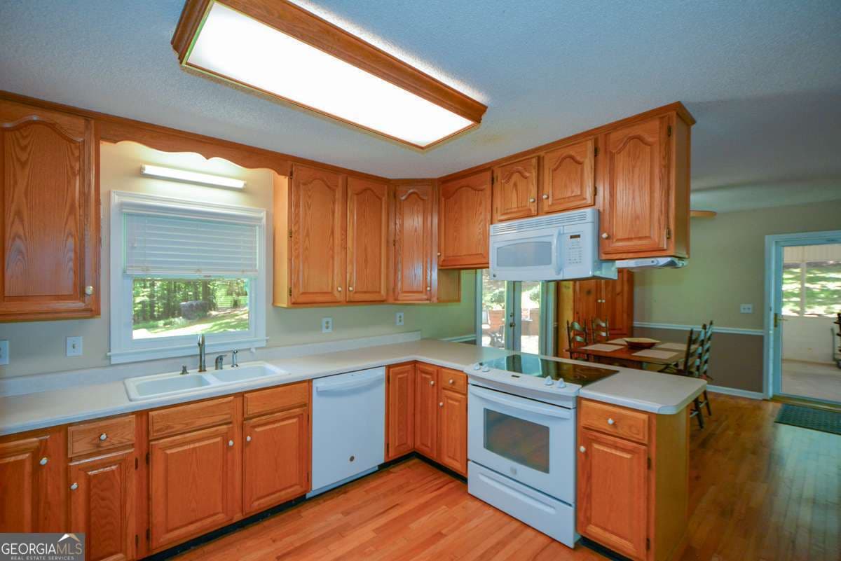 5 bedroom, 4 bathroom, 2,800 sq ft single family residence for sale at 41 Clark Station Road, Jasper, GA 30143 — photo 3